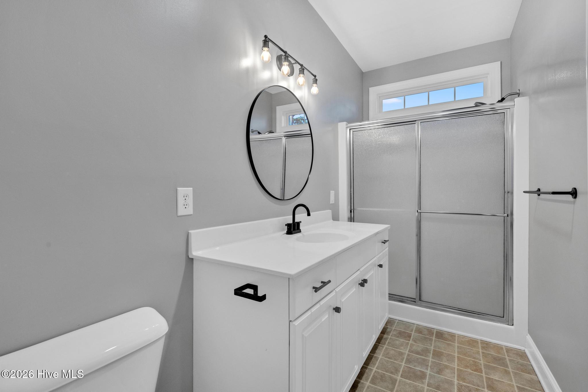 100548915 | Photo 12