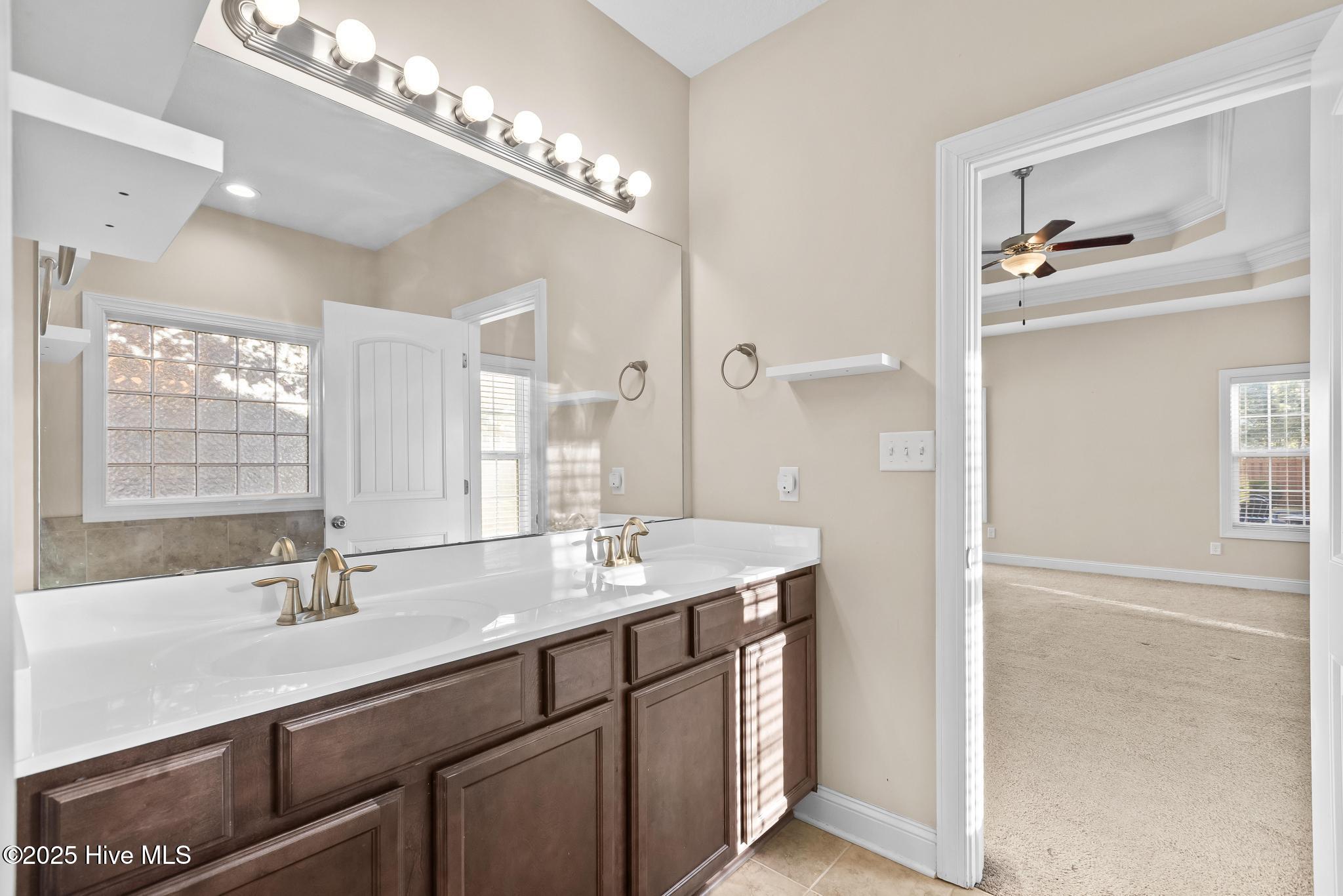 100536910 | Photo 26