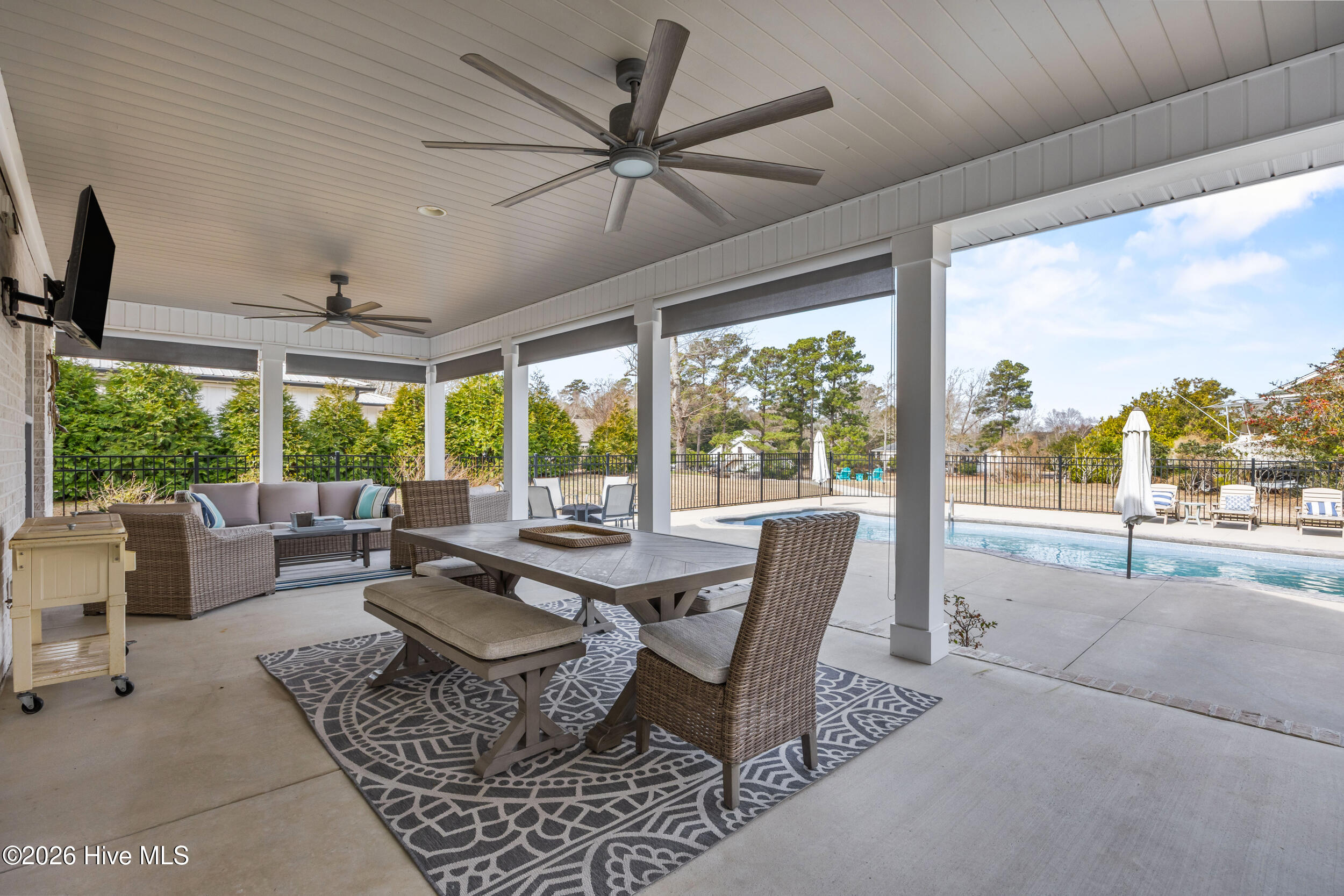 100562182 | Photo 56