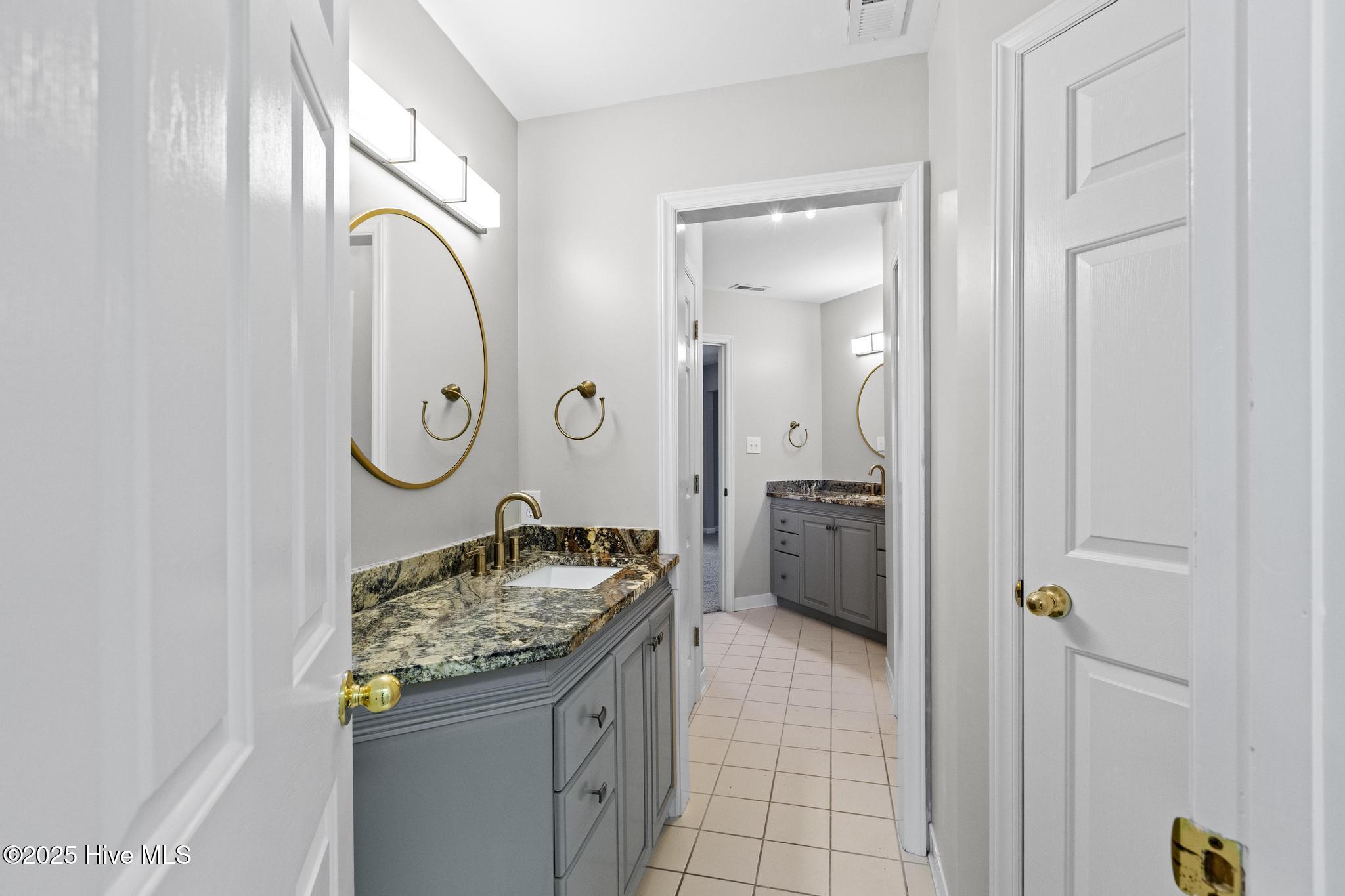 100508292 | Photo 44