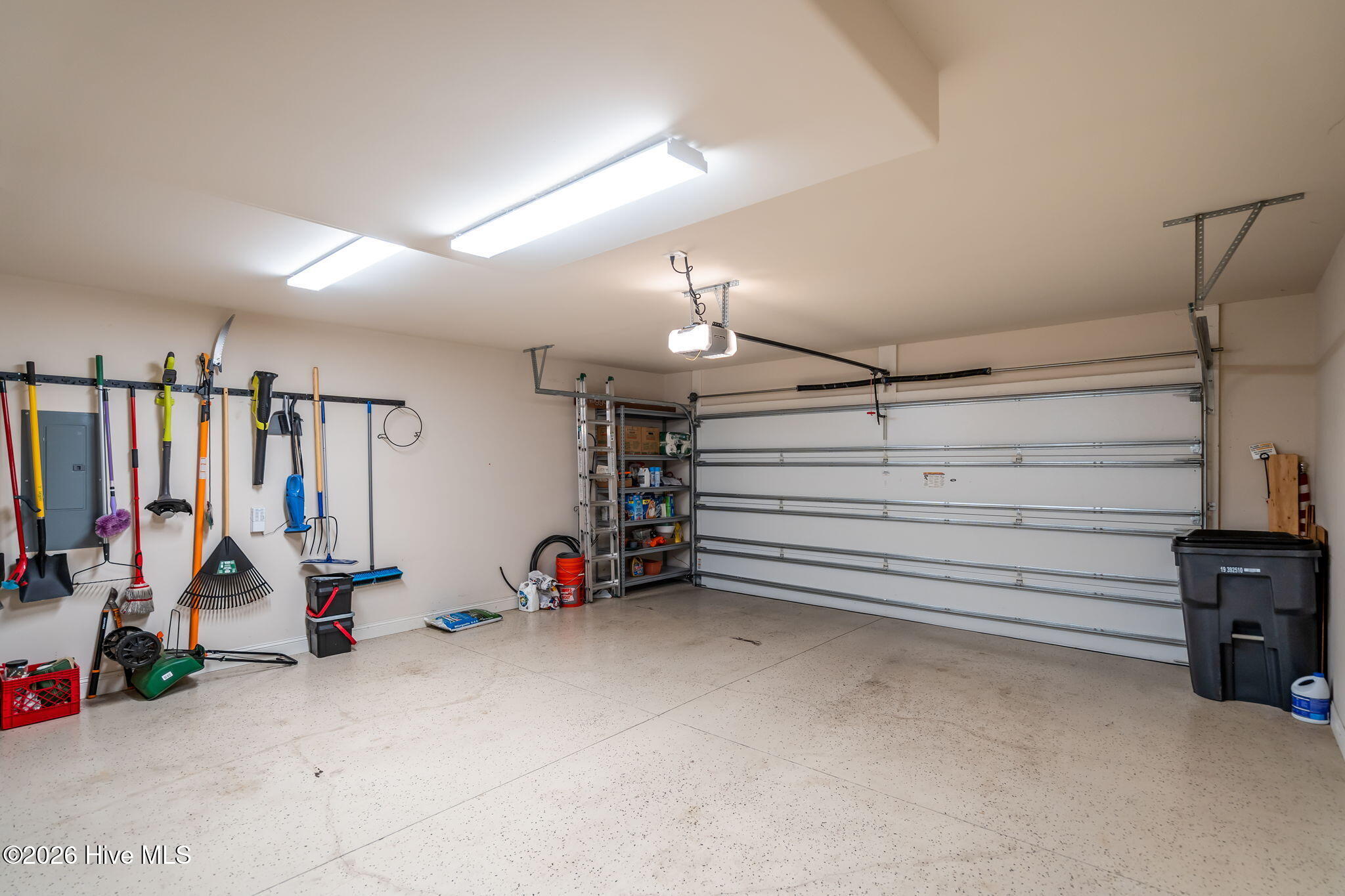 100565416 | Photo 43