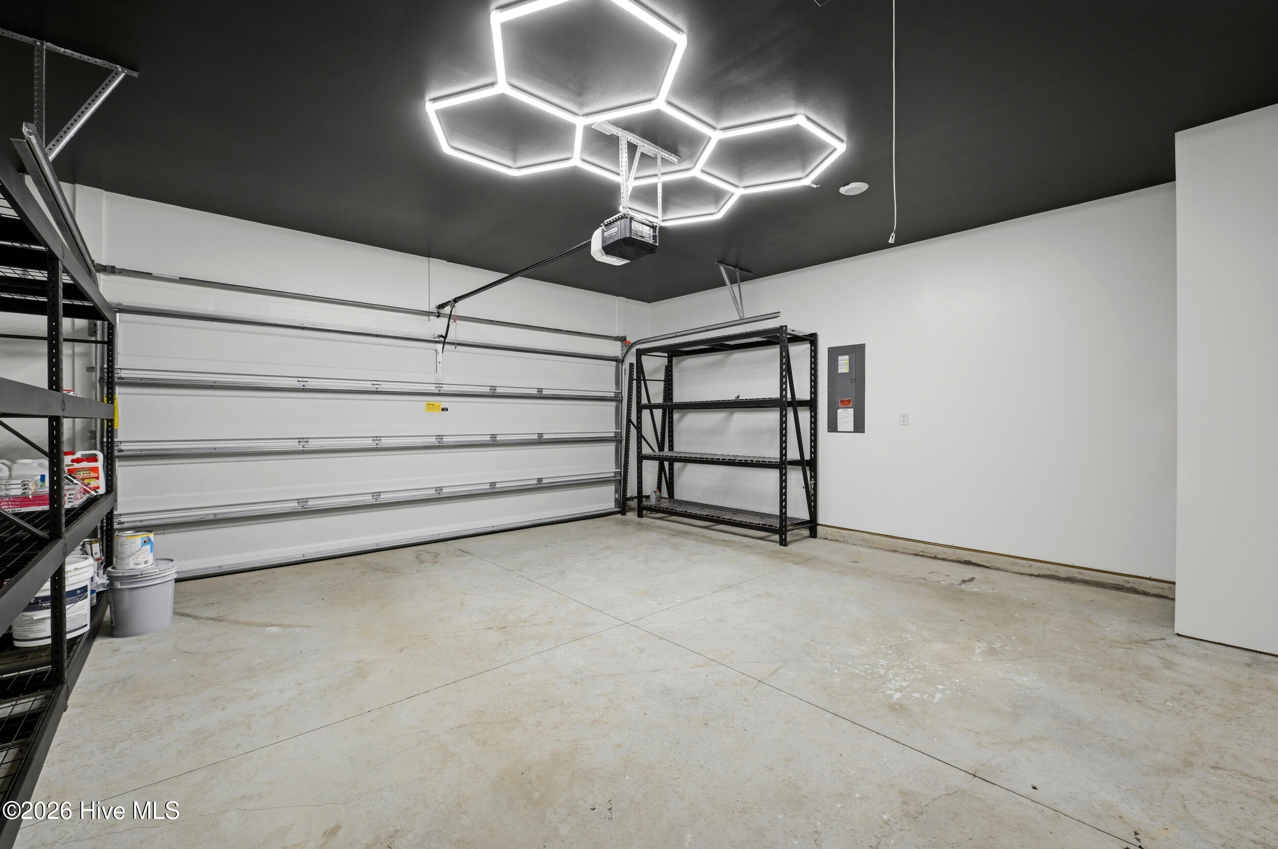 100563269 | Photo 30