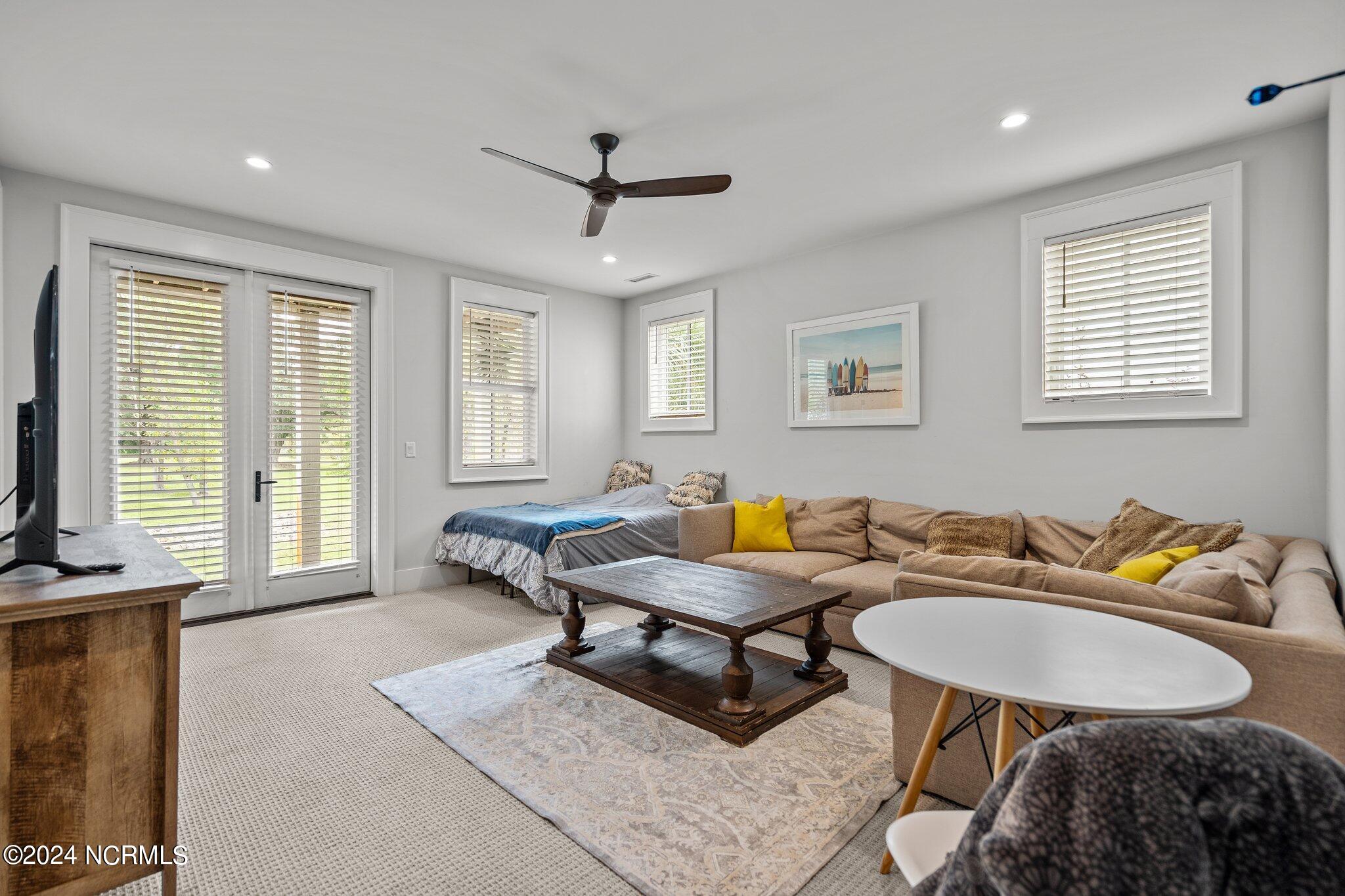 100556324 | Photo 36