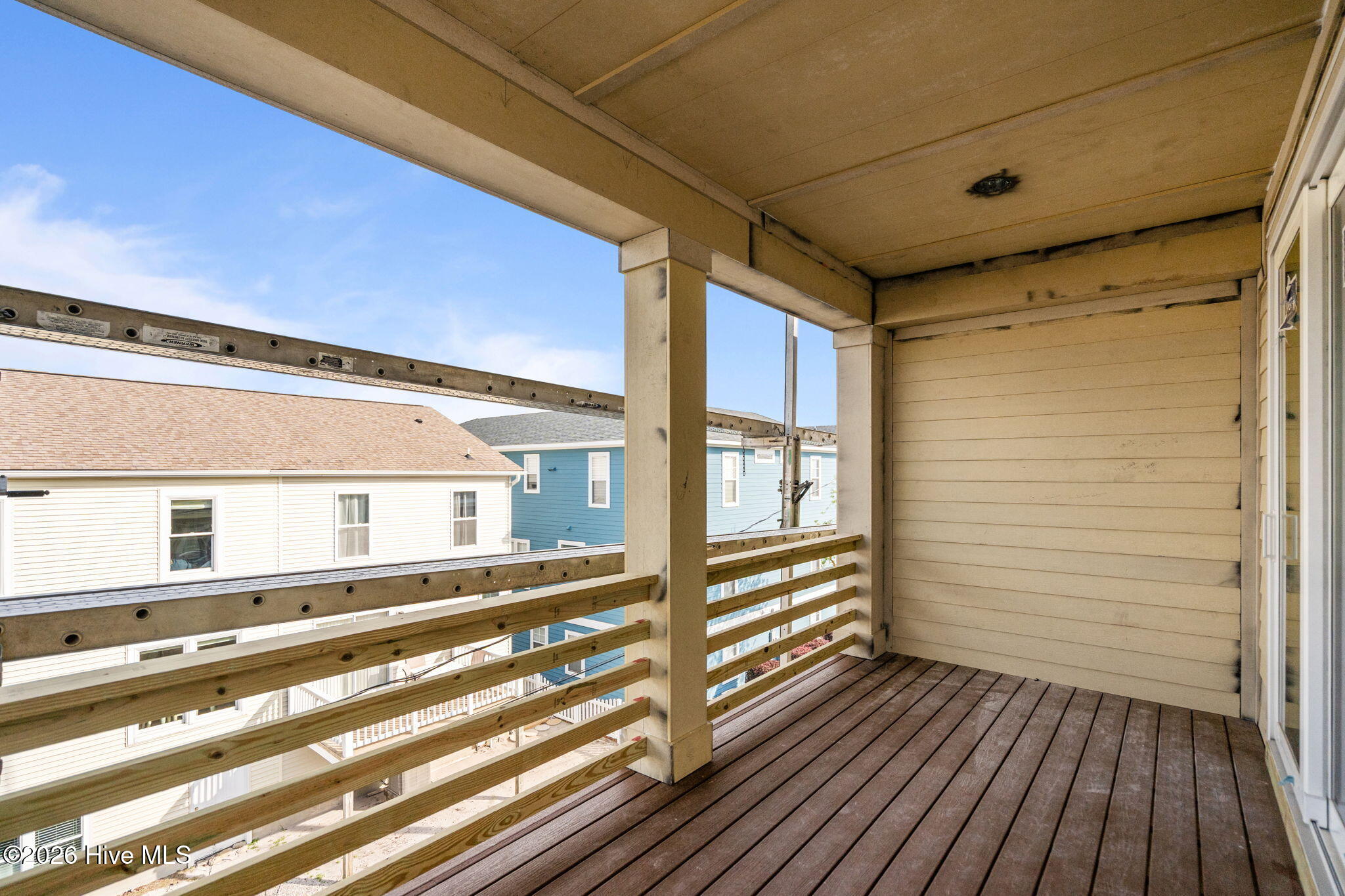 100547046 | Photo 33