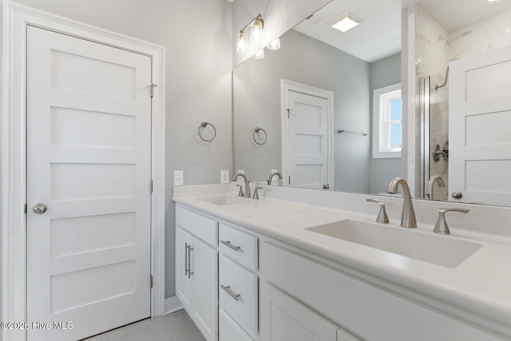 100570056 | Photo 44