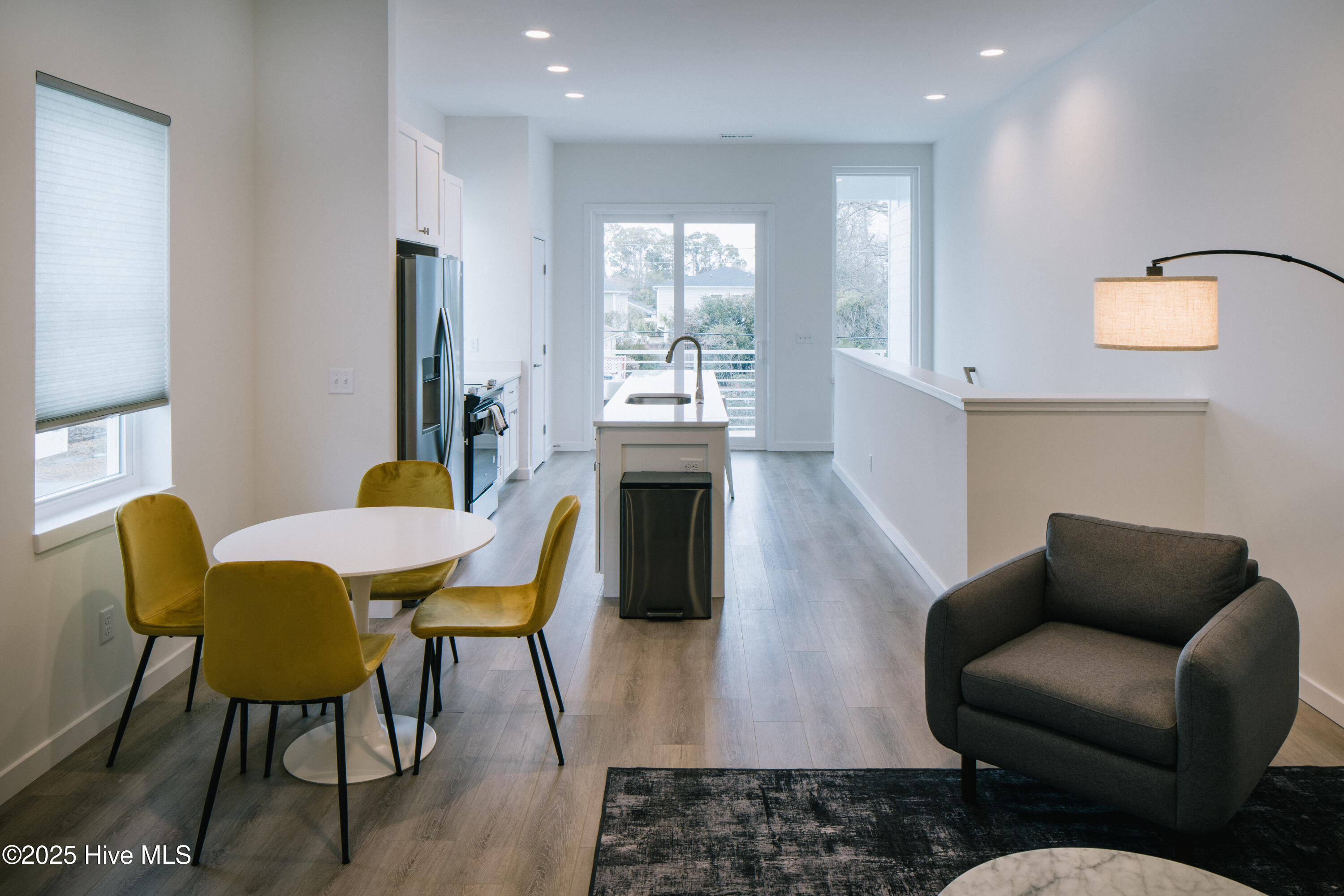 100541058 | Photo 23