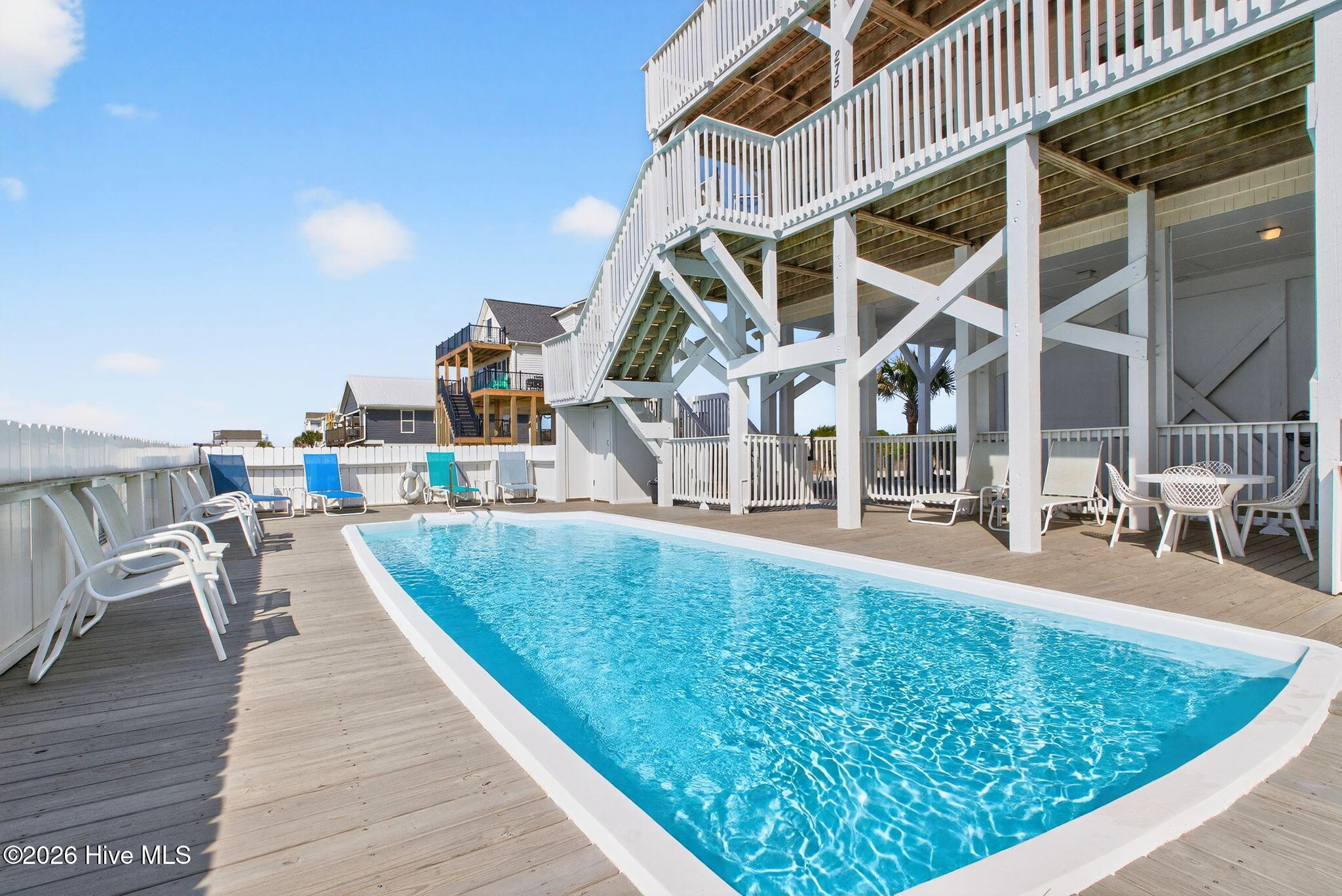 100558520 | Photo 48