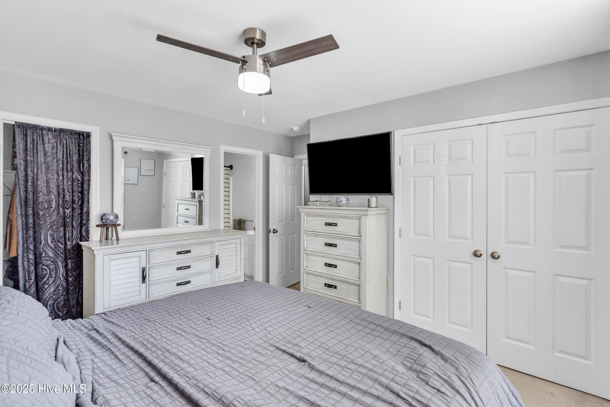 100527386 | Photo 16