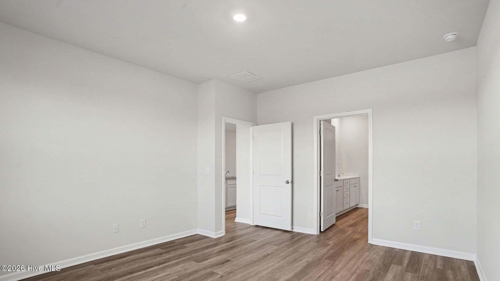 100559545 | Photo 16