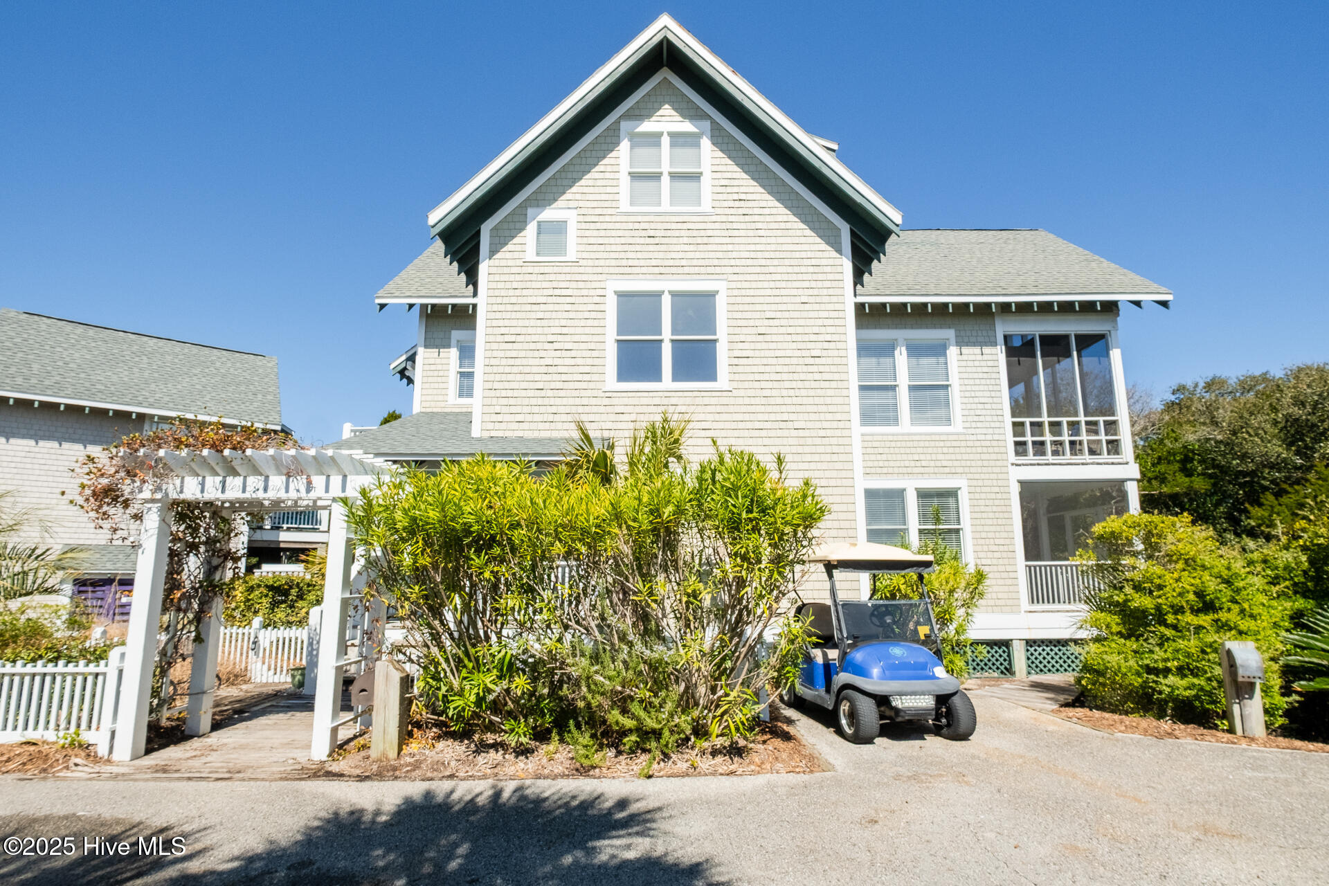 100493663 | Photo 49