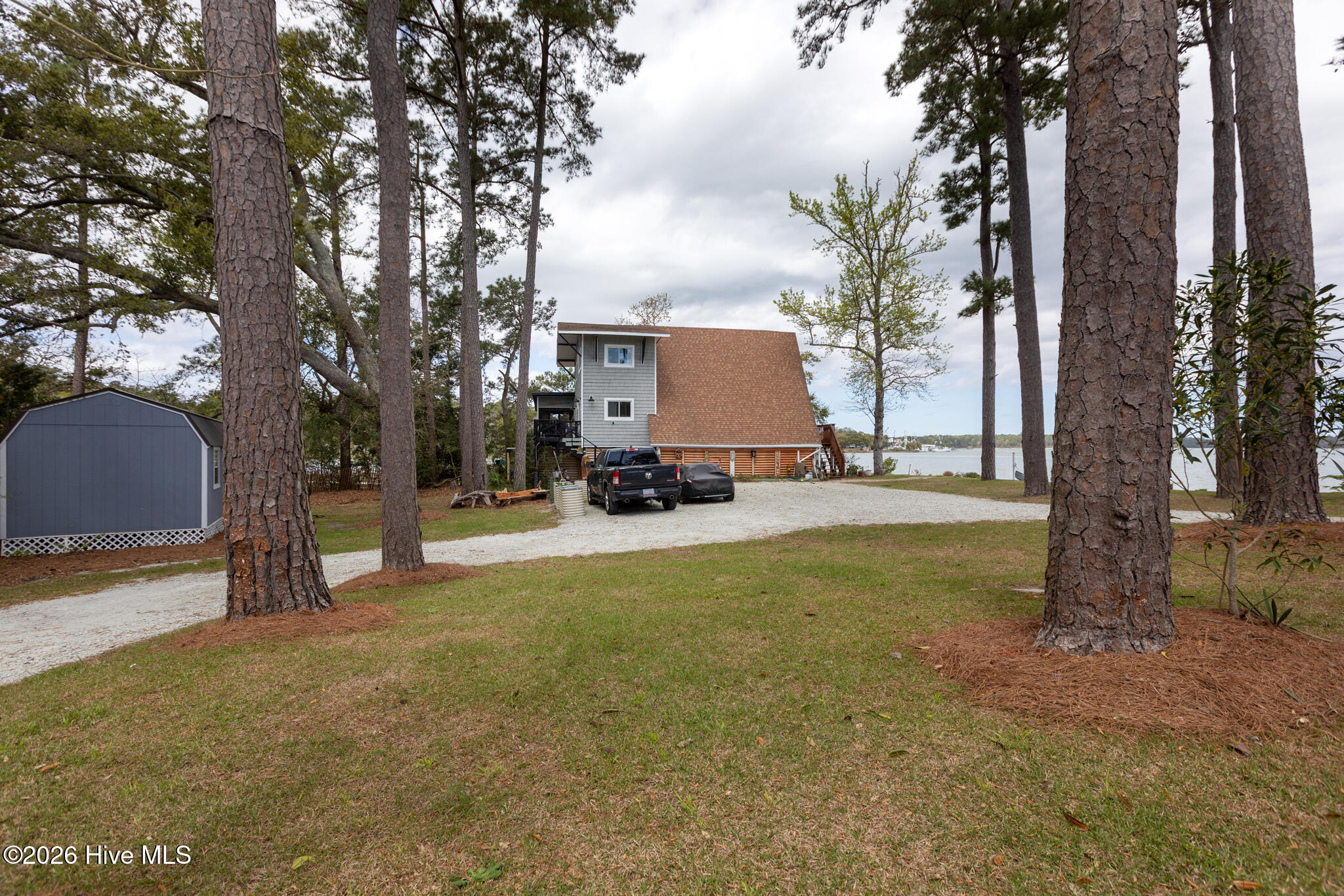 100565718 | Photo 40