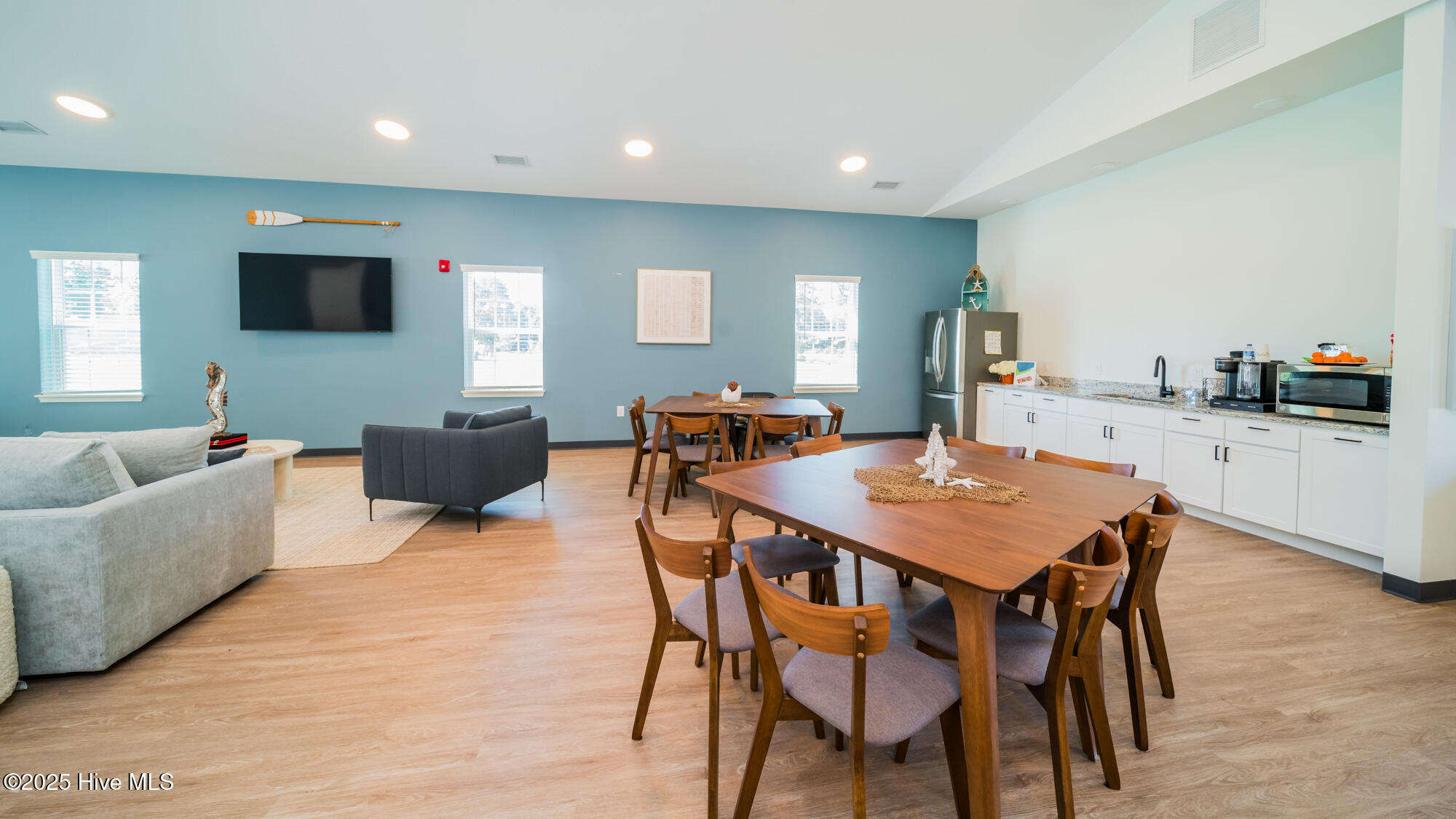 100532621 | Photo 24