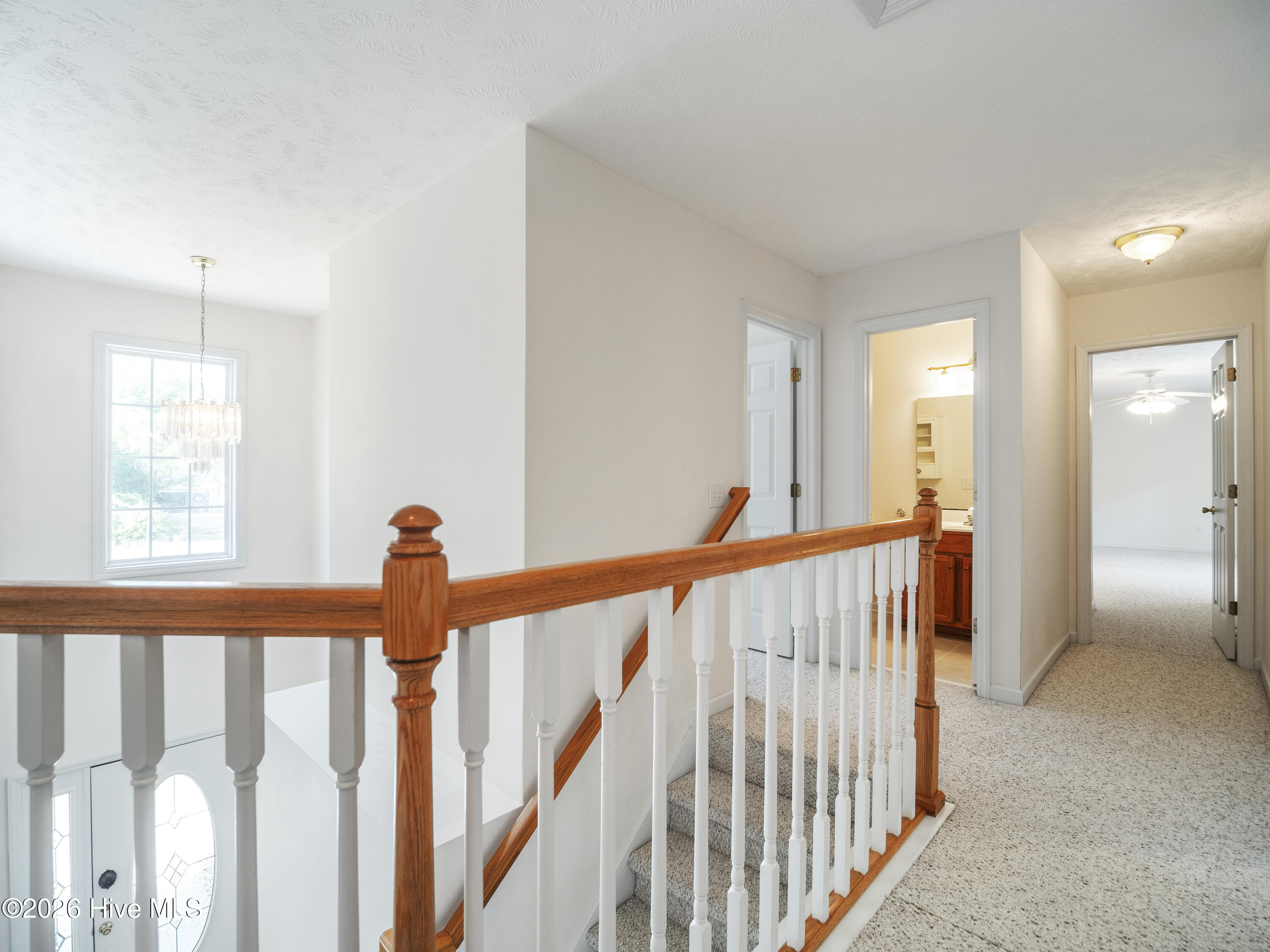 100570640 | Photo 30