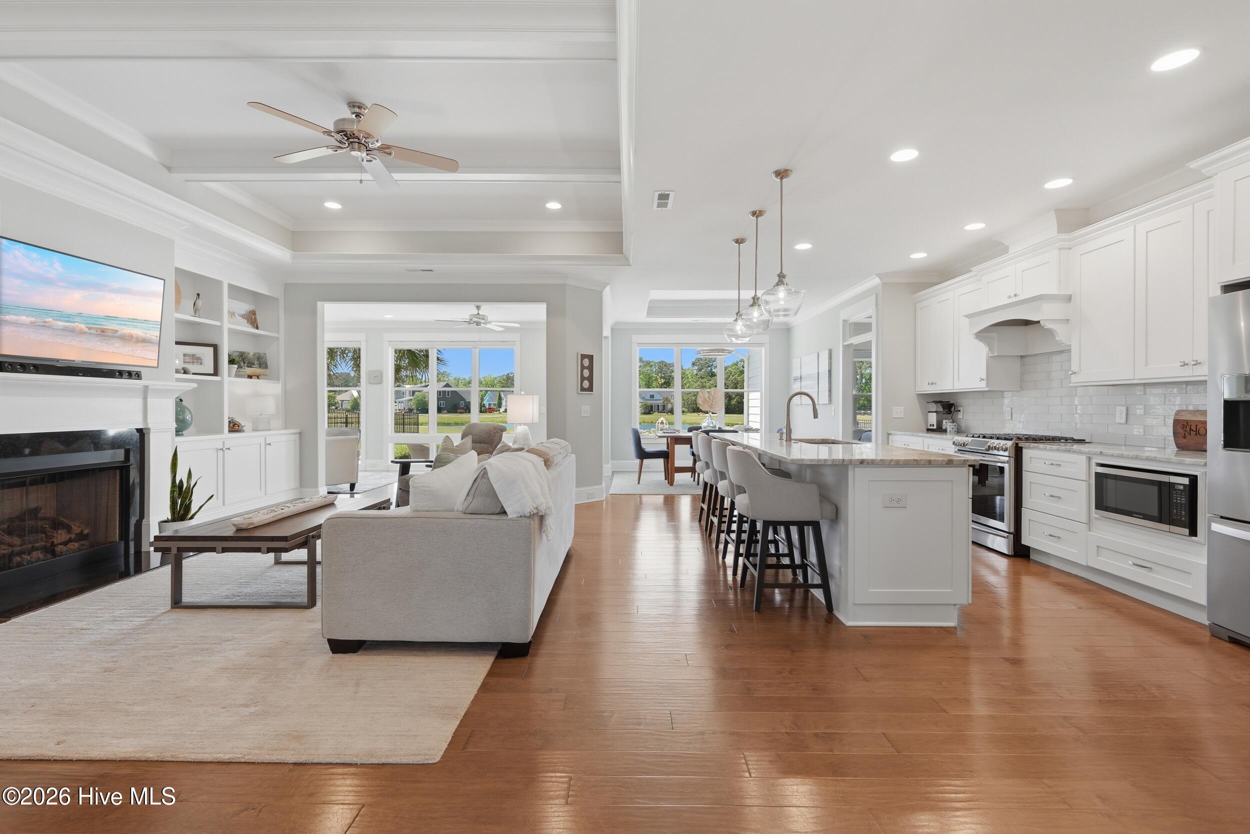 100567823 | Photo 15