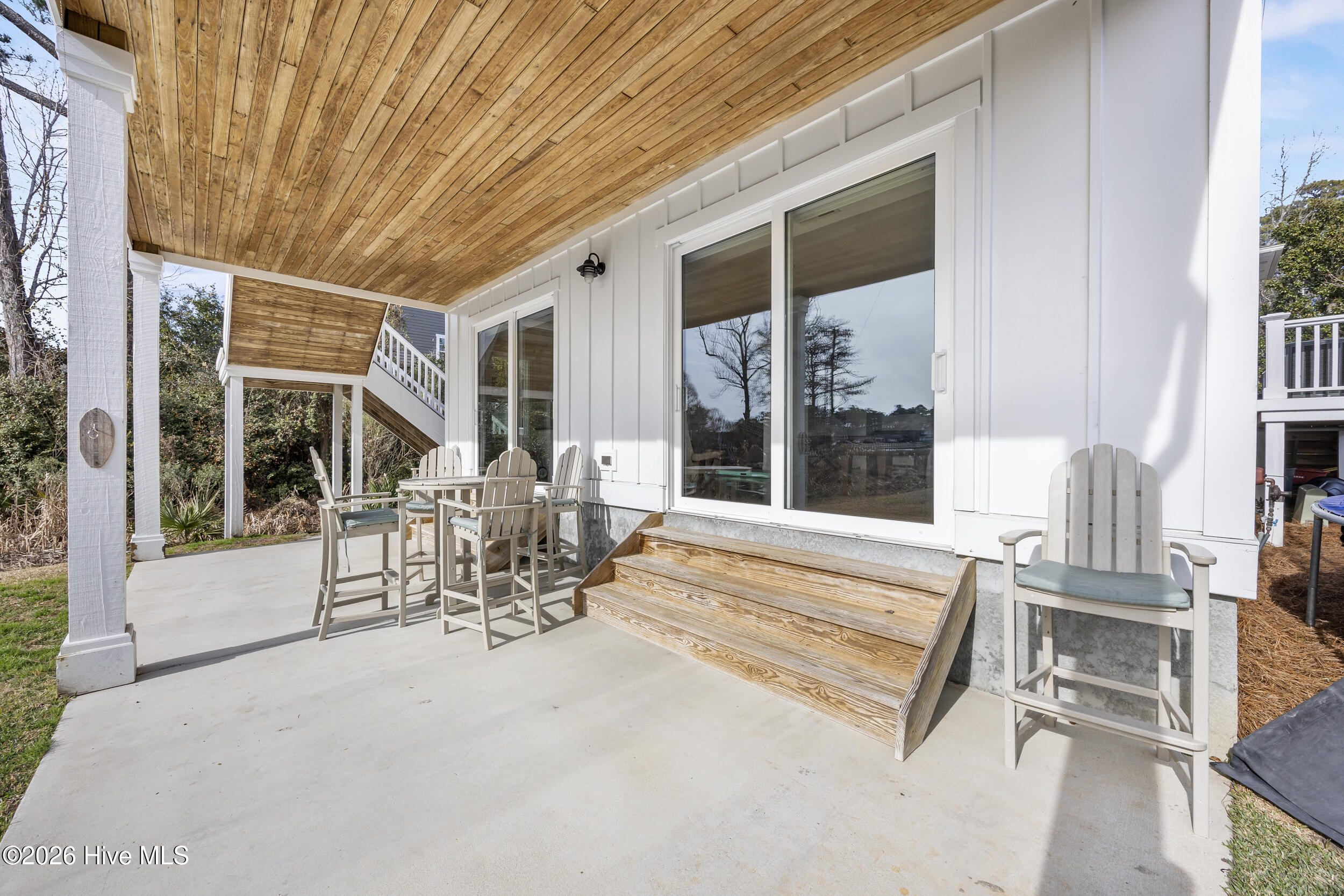 100549374 | Photo 61