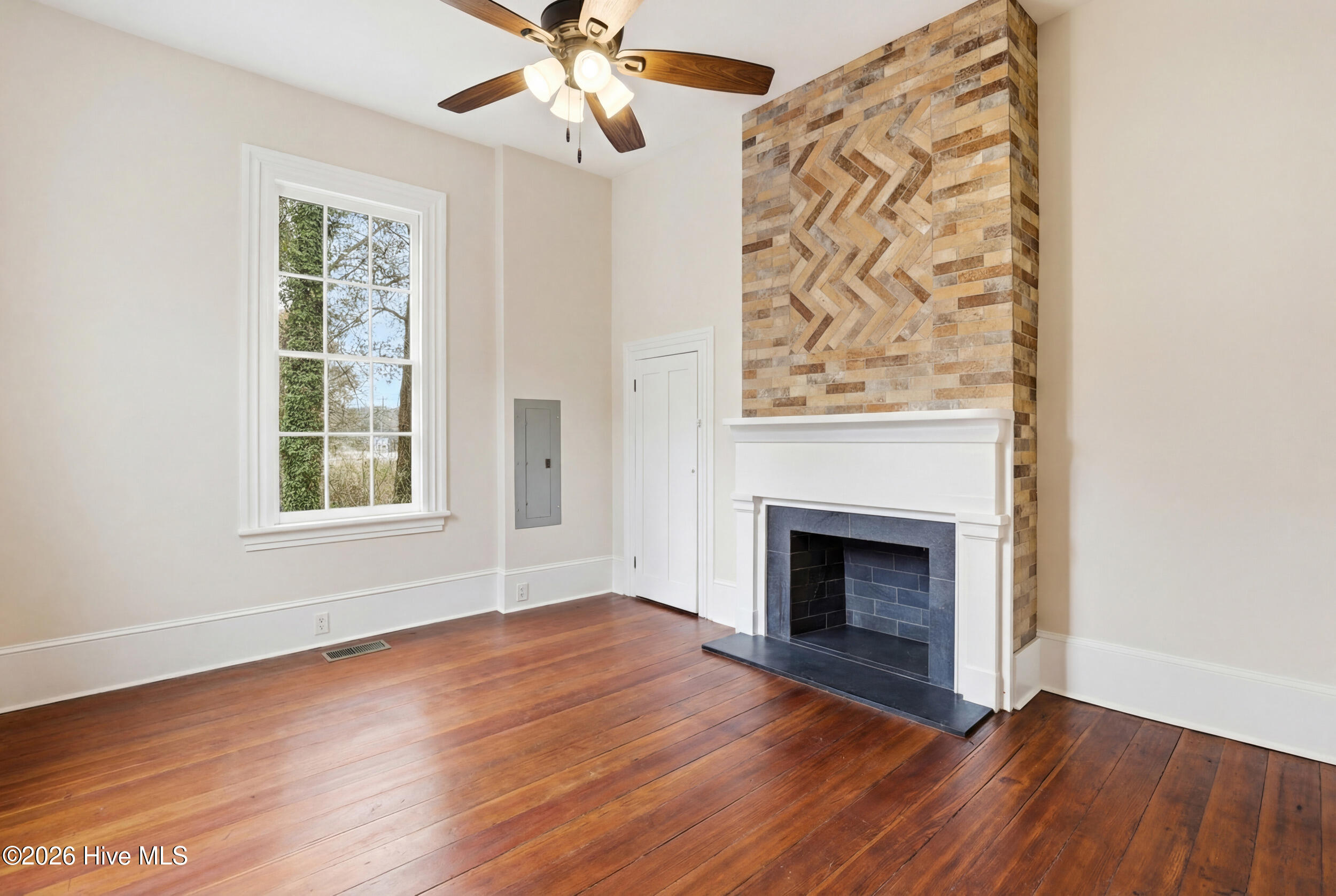 100552252 | Photo 30