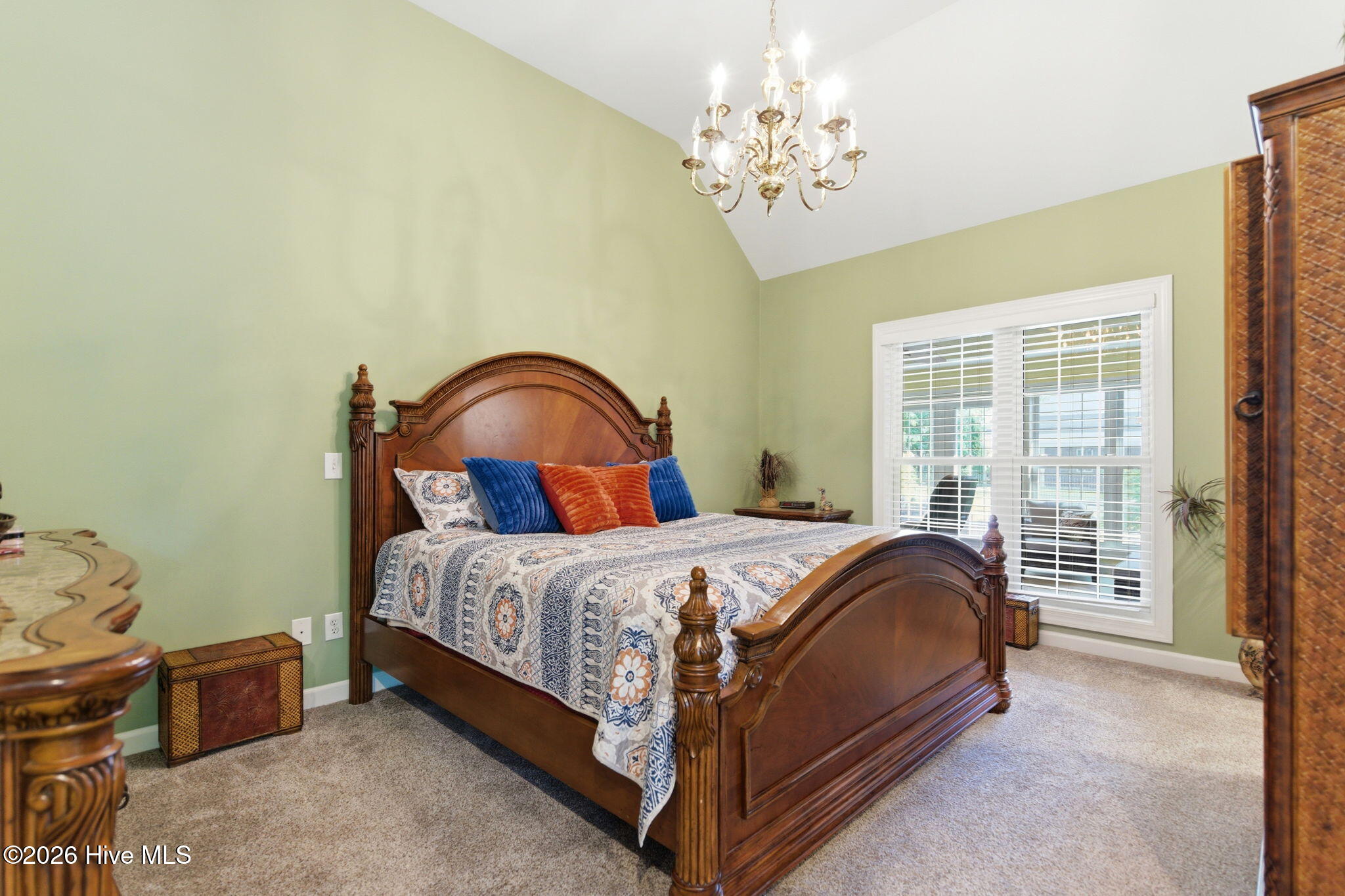 100570615 | Photo 26