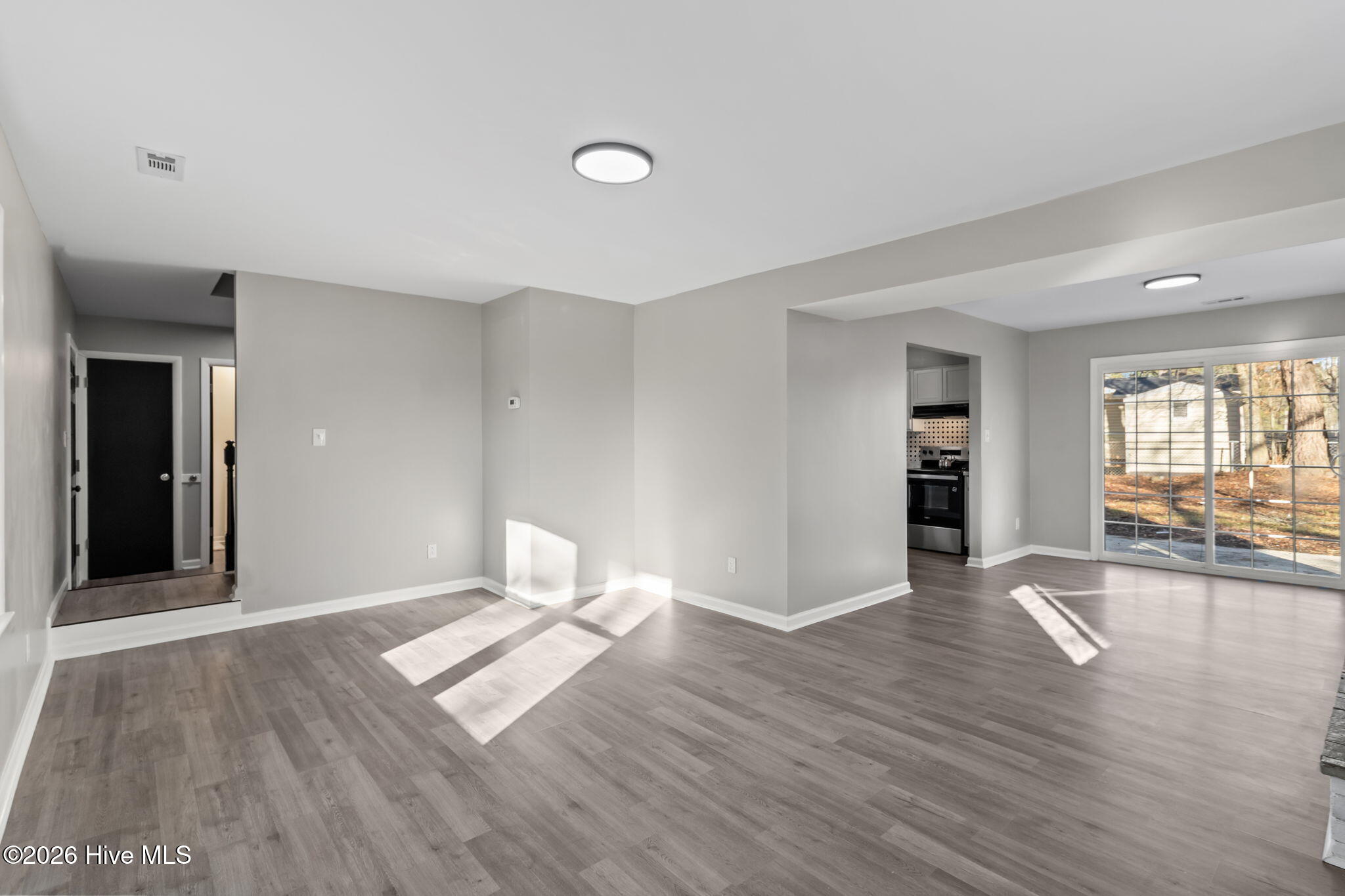 100560712 | Photo 16