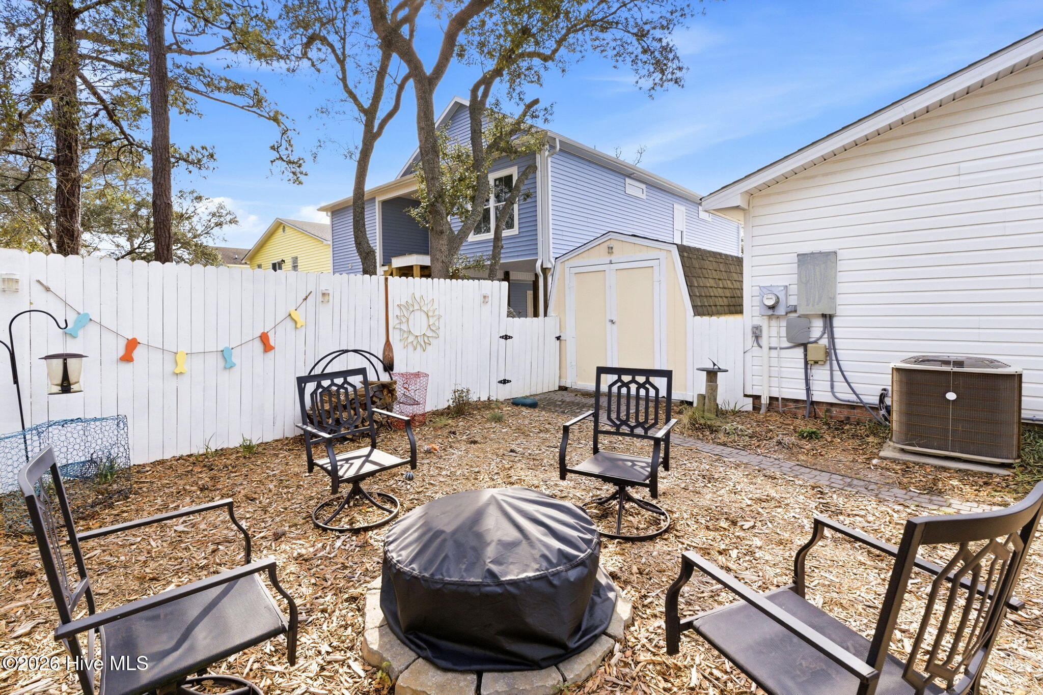 100560185 | Photo 32