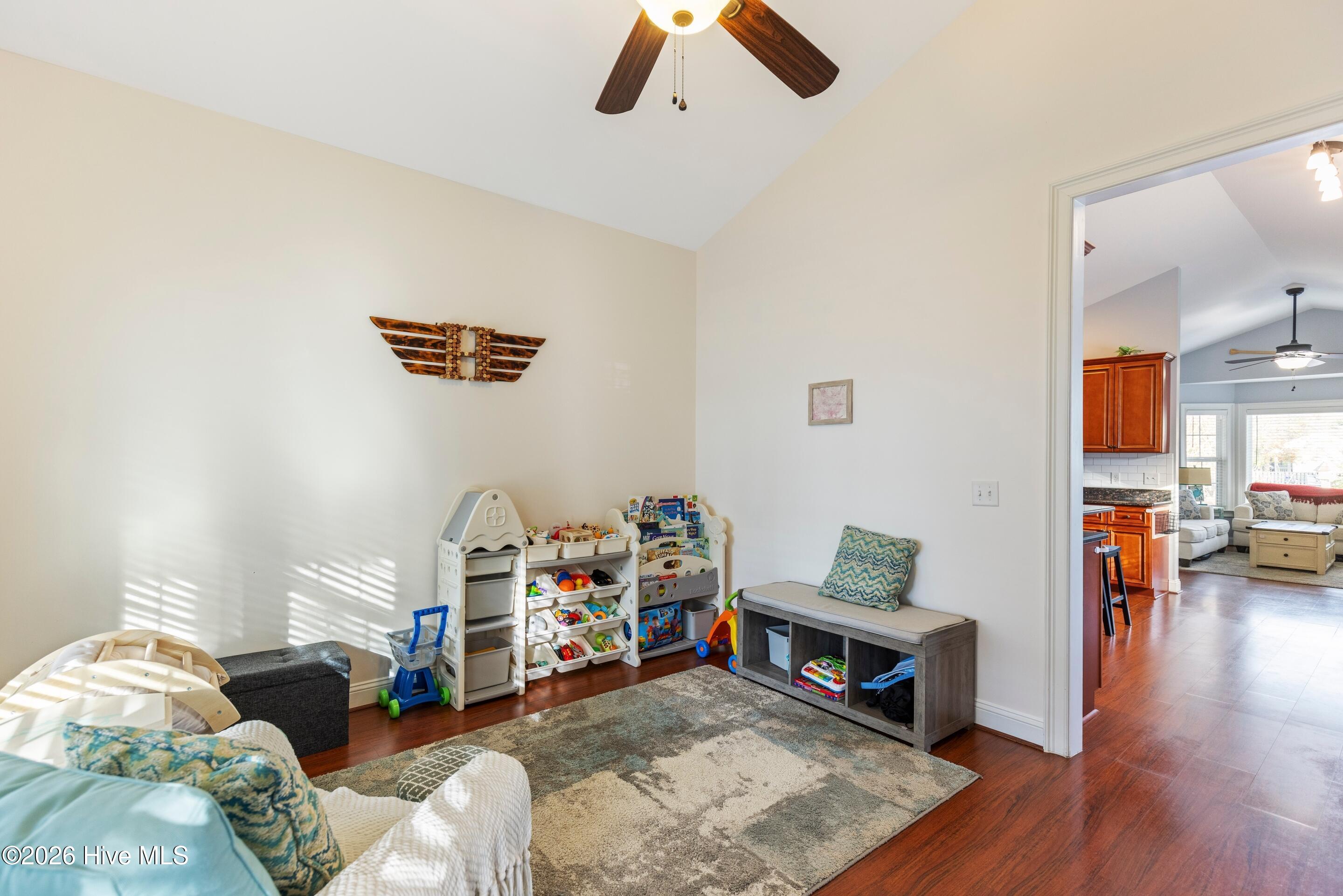 100548789 | Photo 29