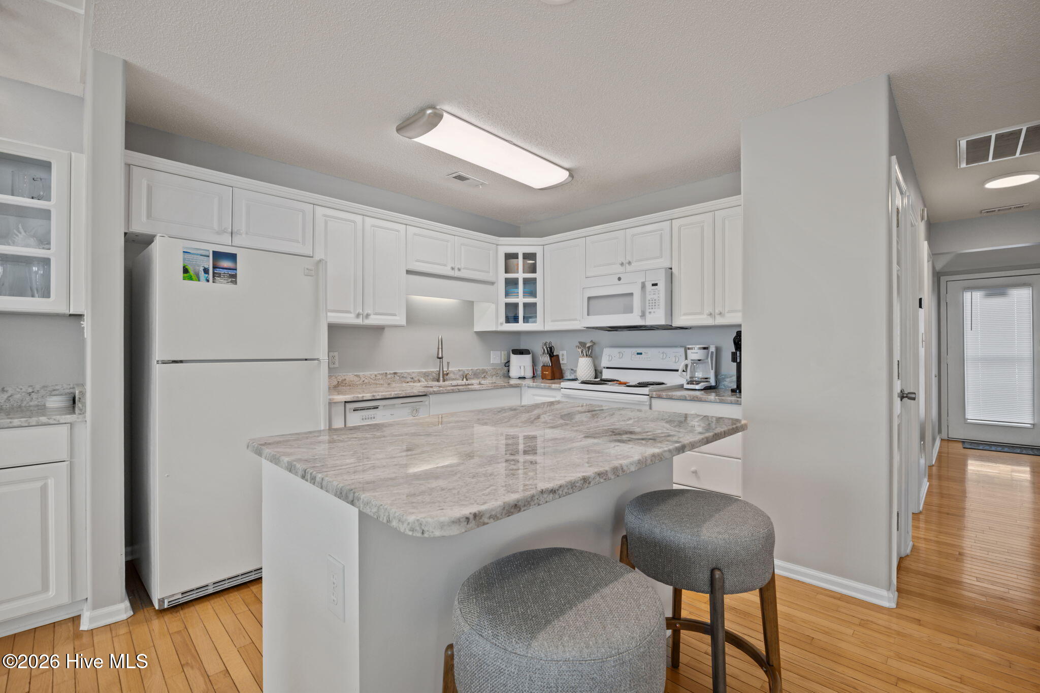 100563620 | Photo 18