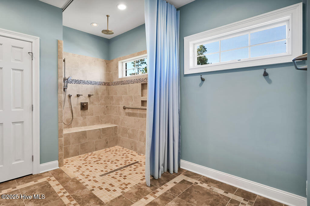 100540084 | Photo 16