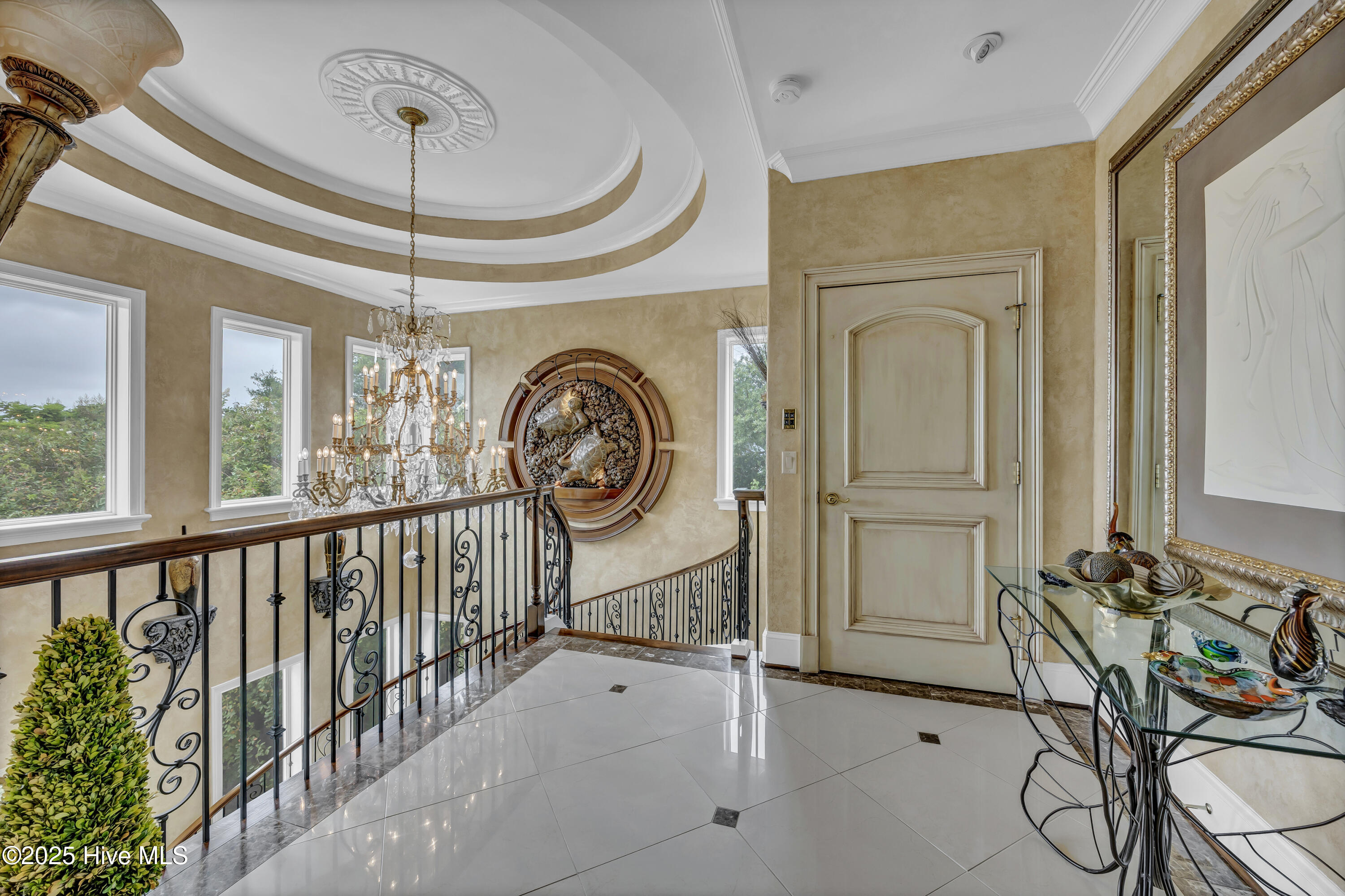 100530989 | Photo 34