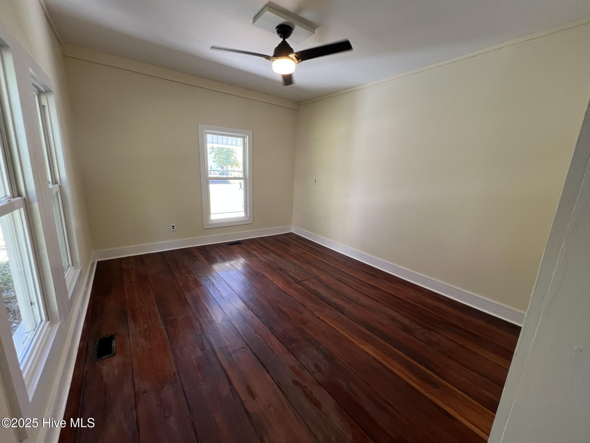 100539928 | Photo 18