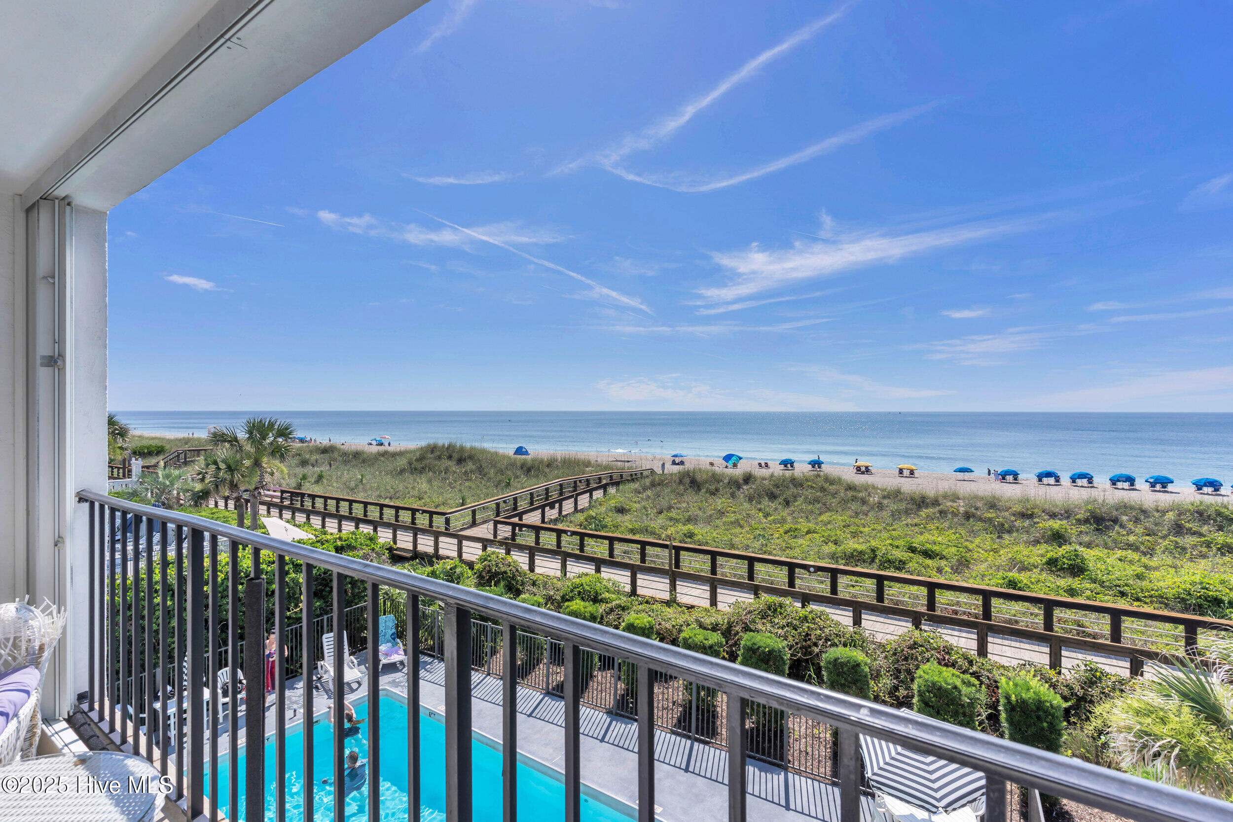 100516351 | Photo 14