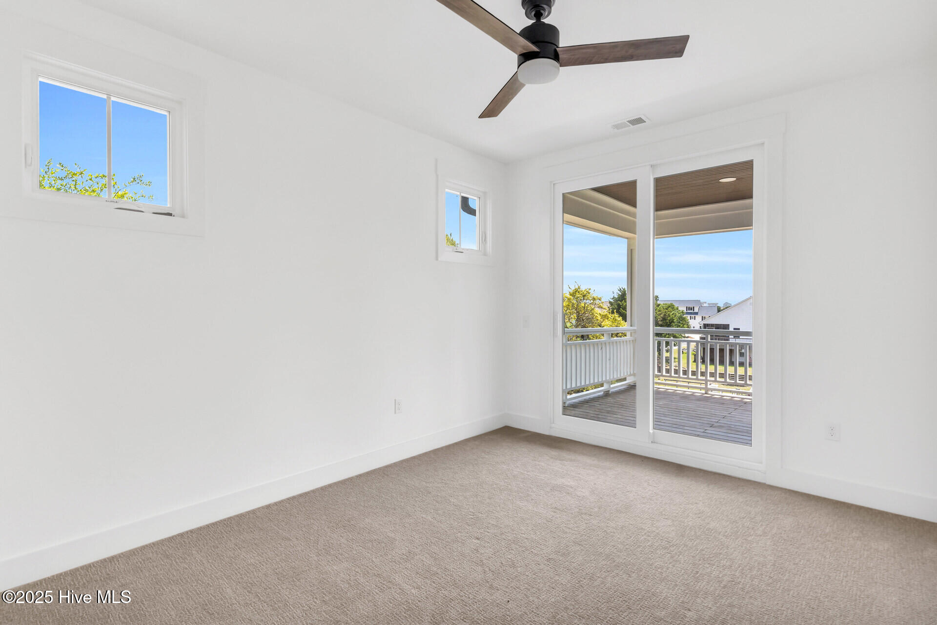 100547120 | Photo 22