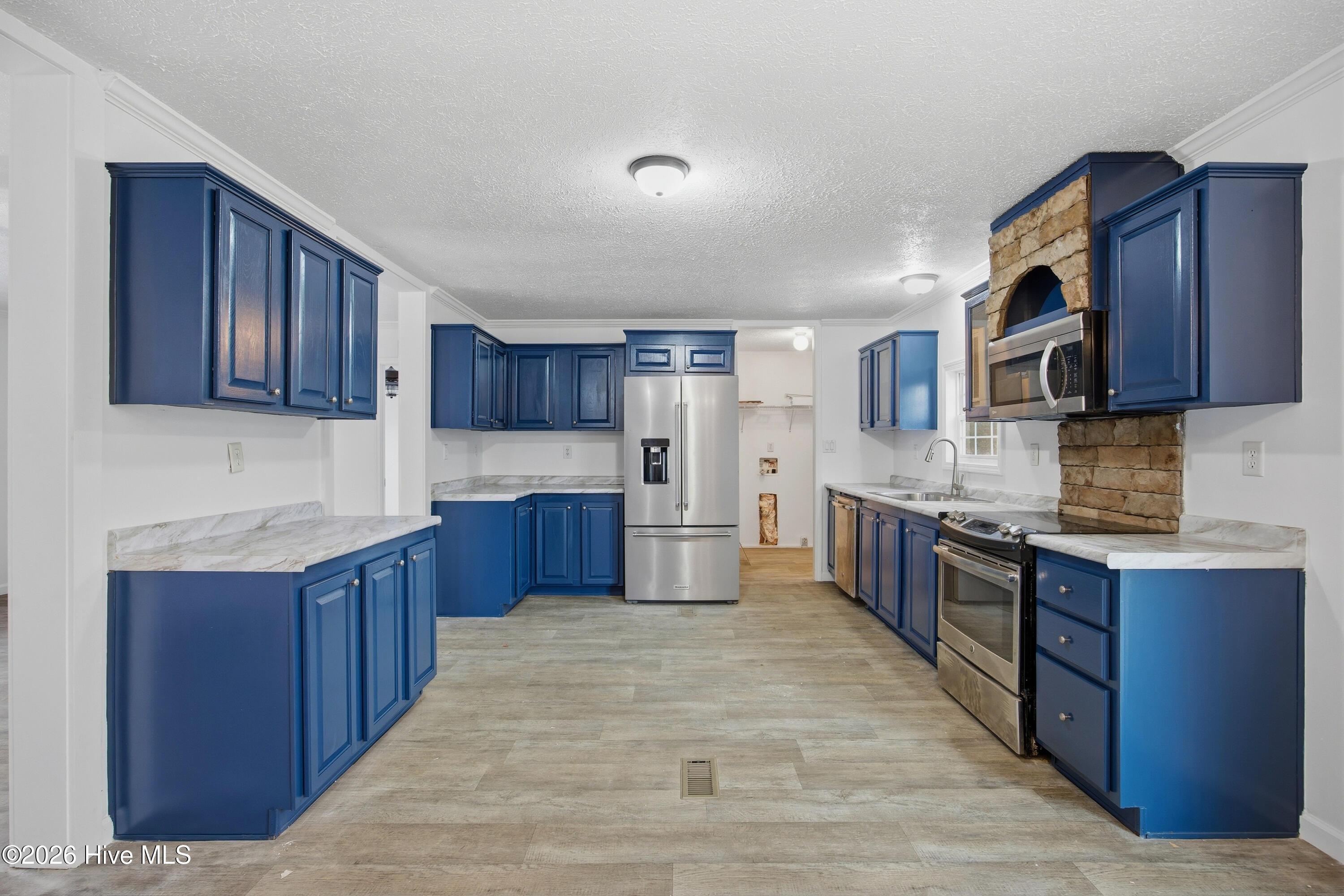 100551858 | Photo 28