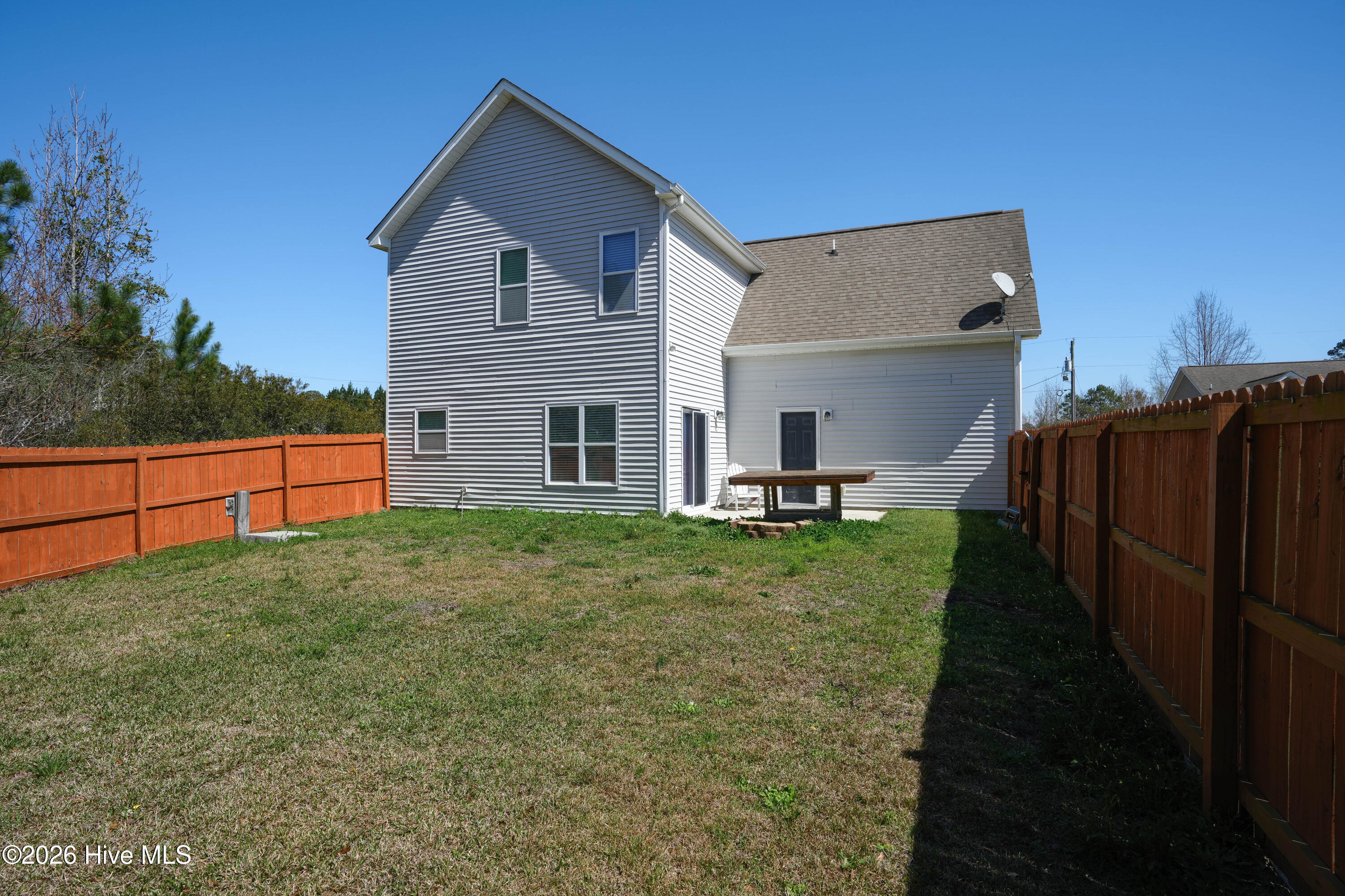 100561600 | Photo 17