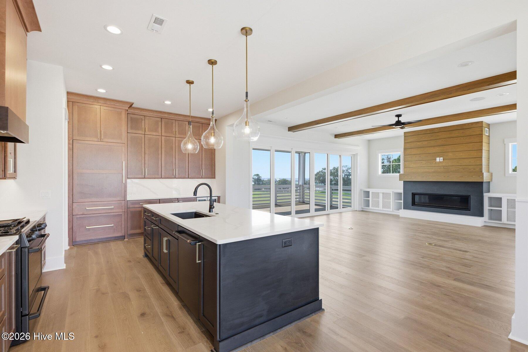 100490520 | Photo 21