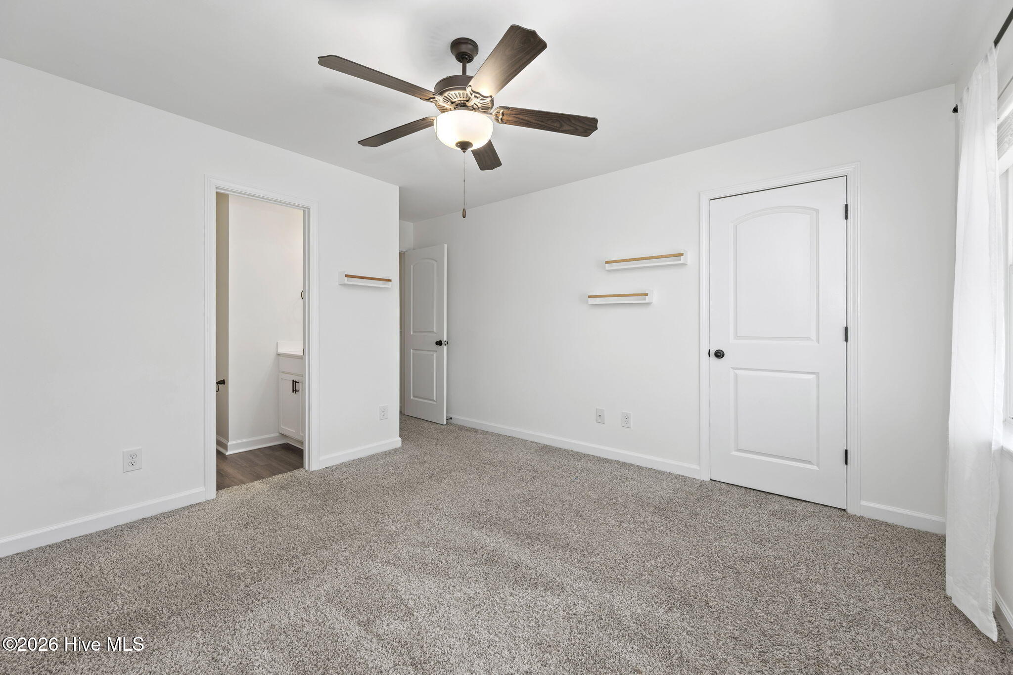 100547697 | Photo 25