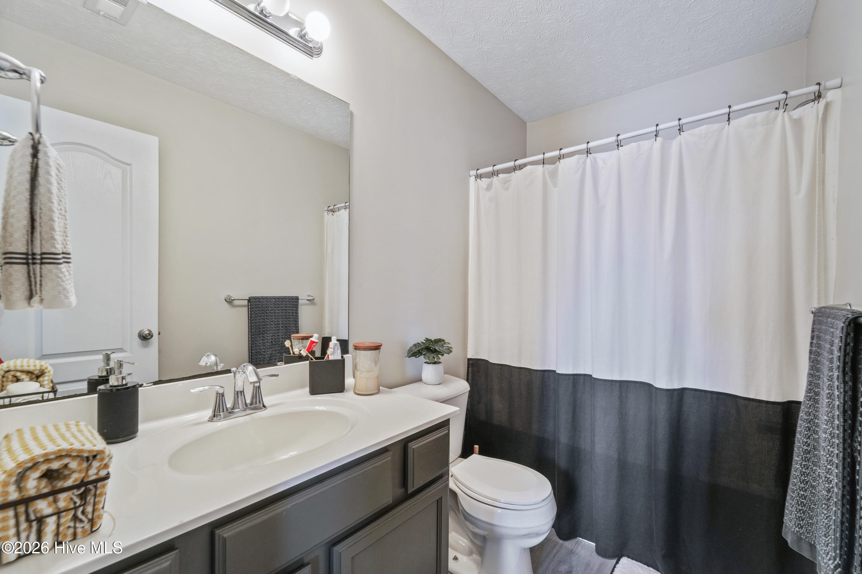 100558944 | Photo 25