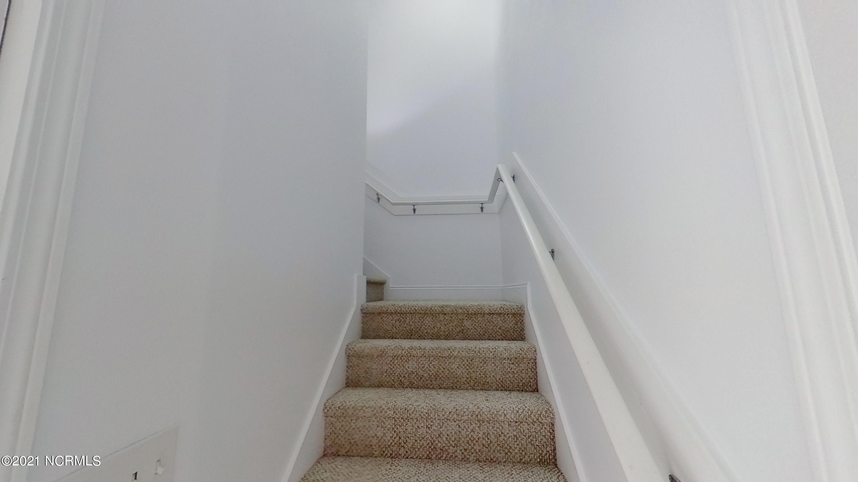 100546873 | Photo 22