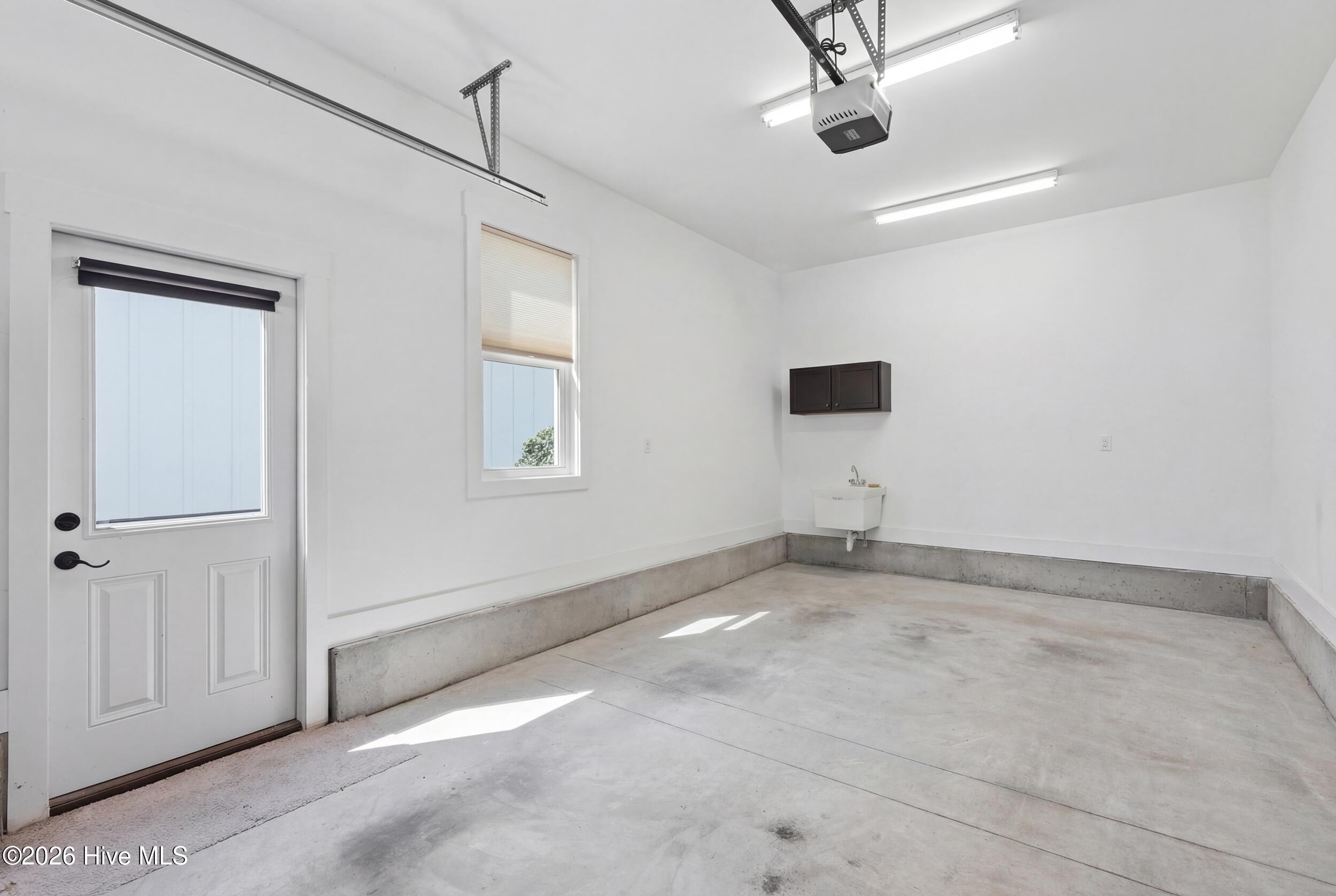 100560251 | Photo 77