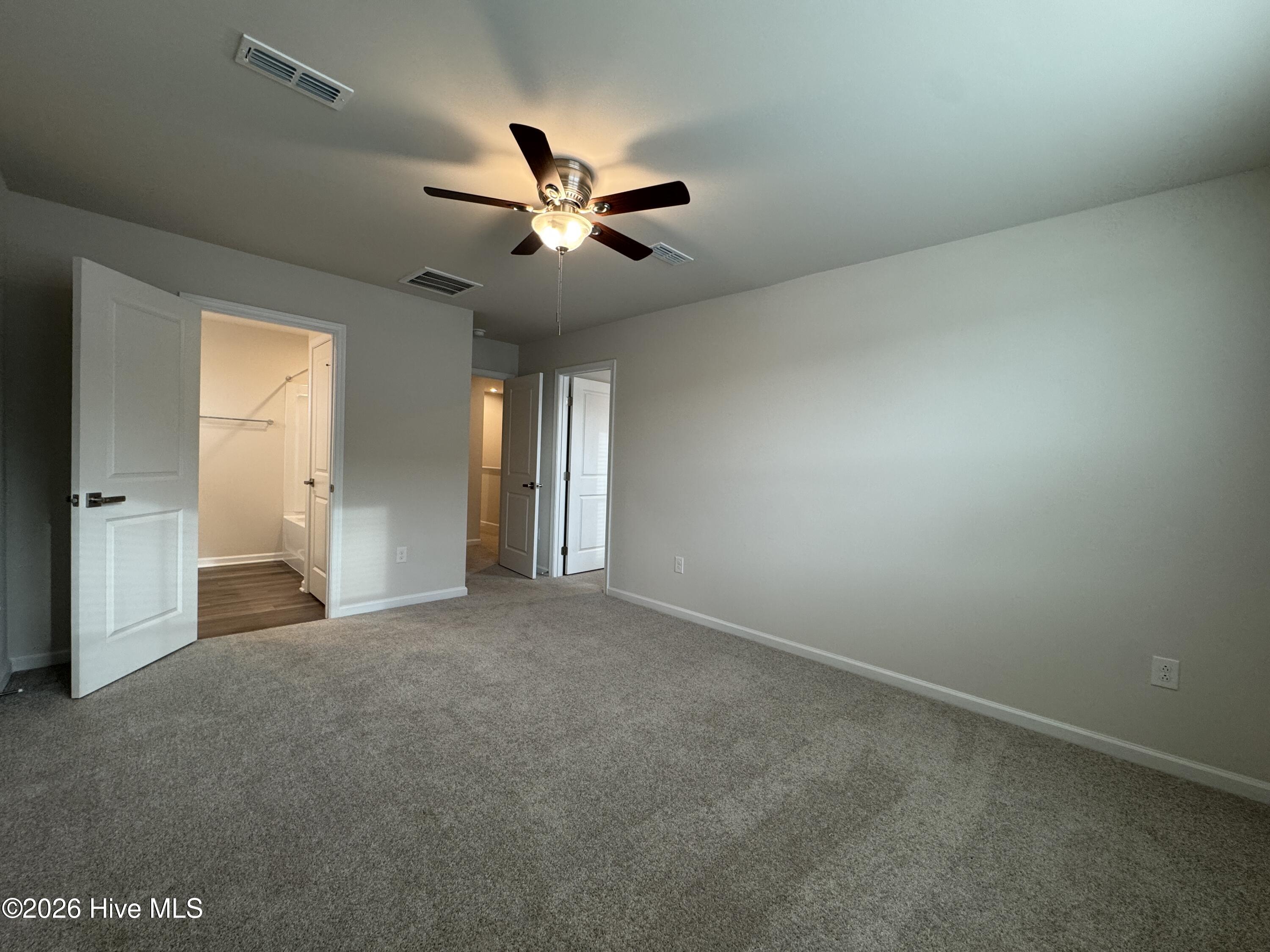 100547692 | Photo 11