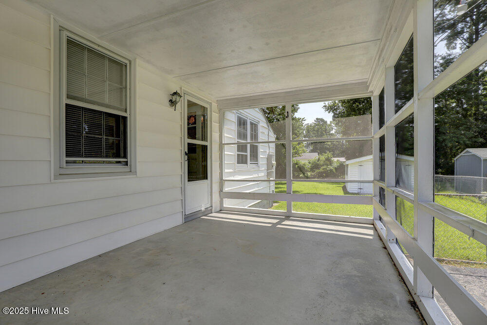 100549646 | Photo 17