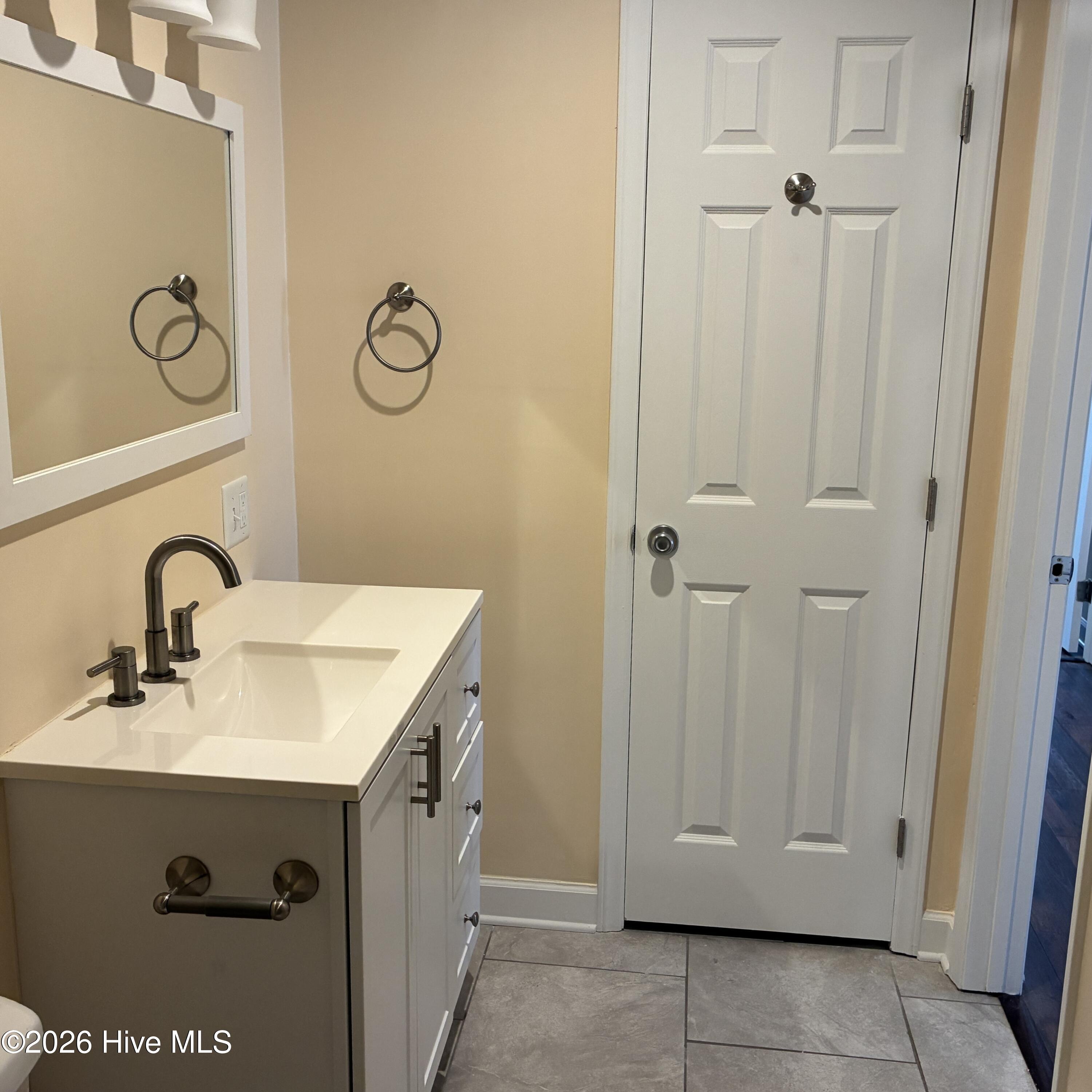 100560744 | Photo 32