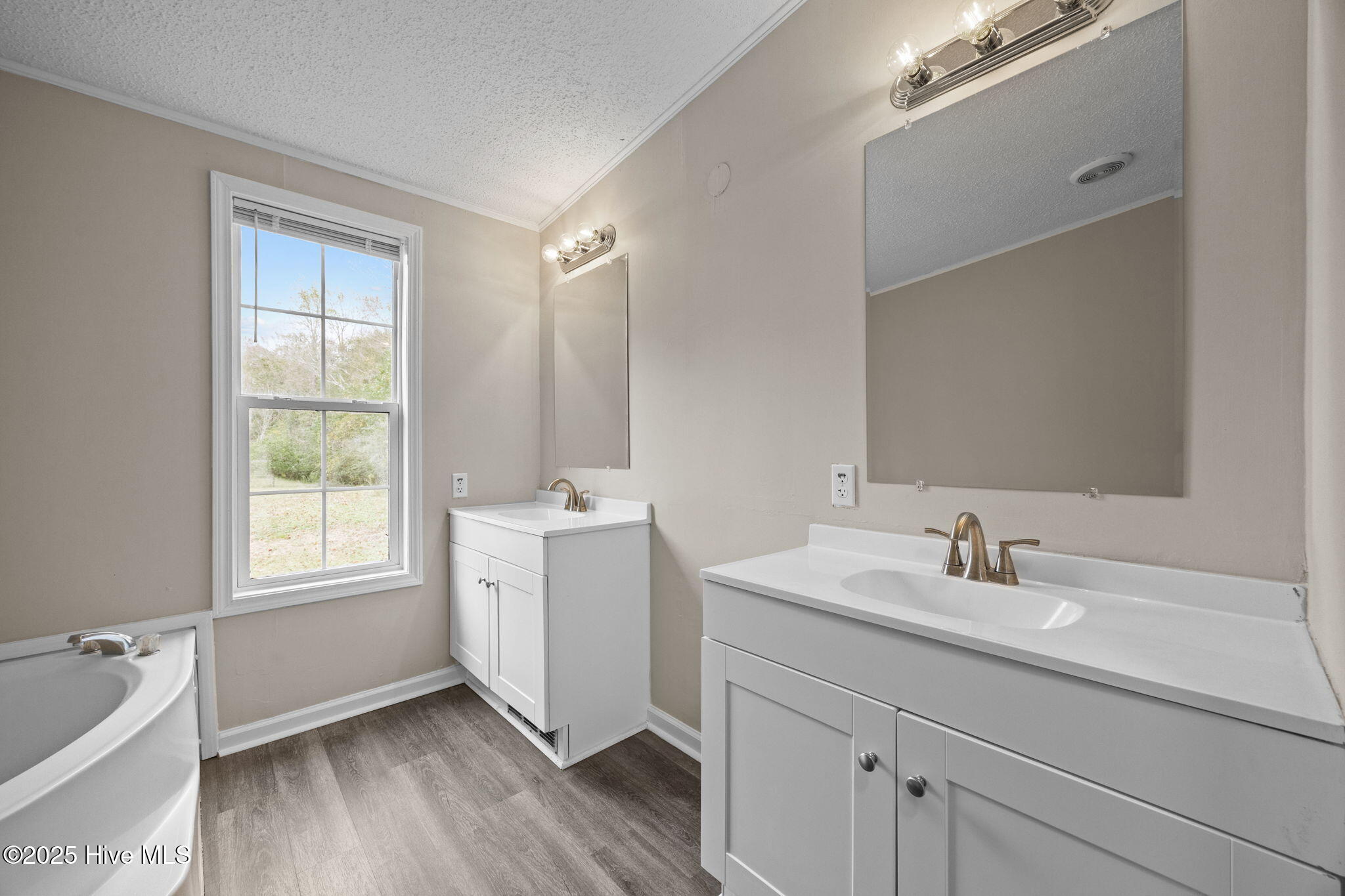 100538807 | Photo 14