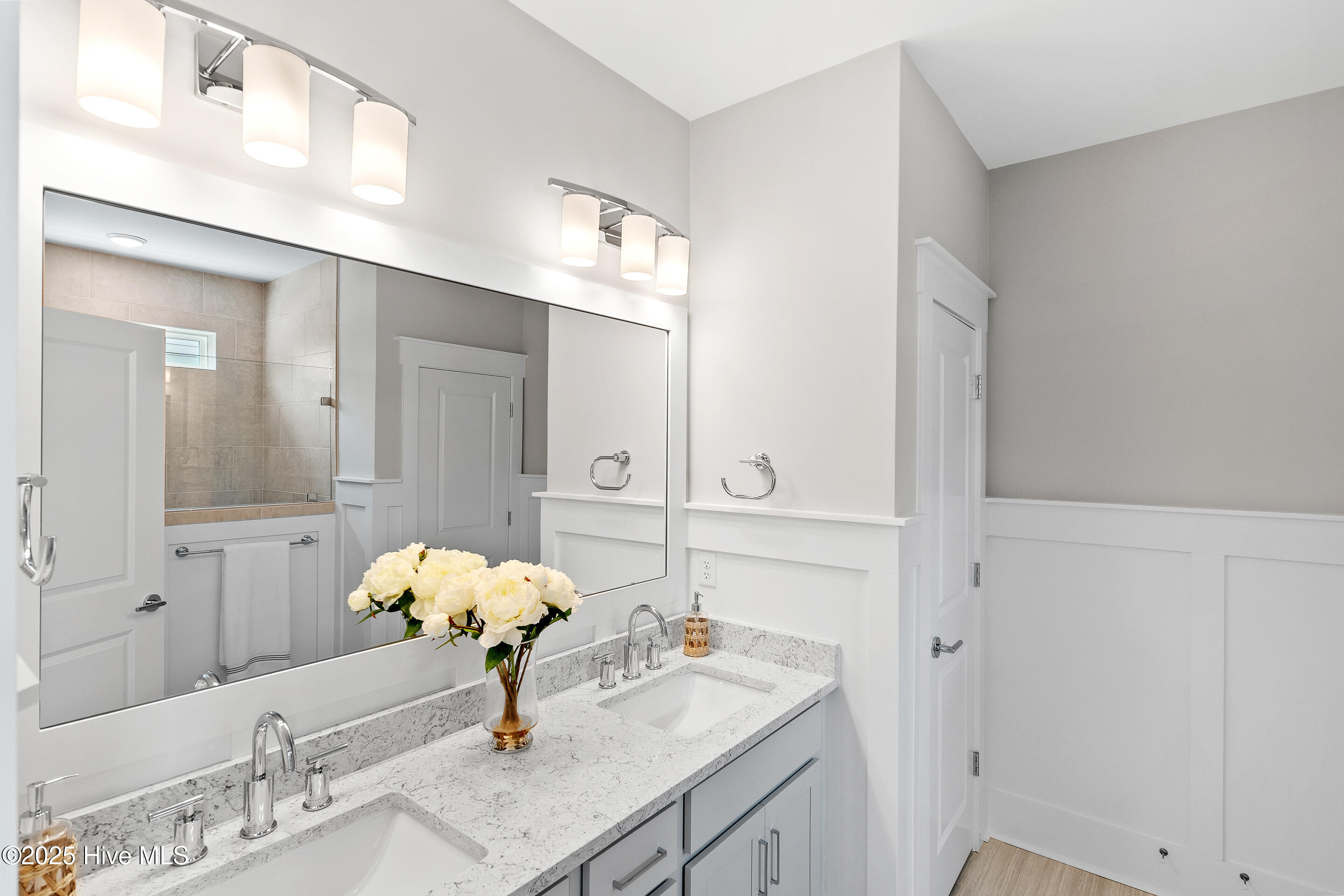 100471087 | Photo 29