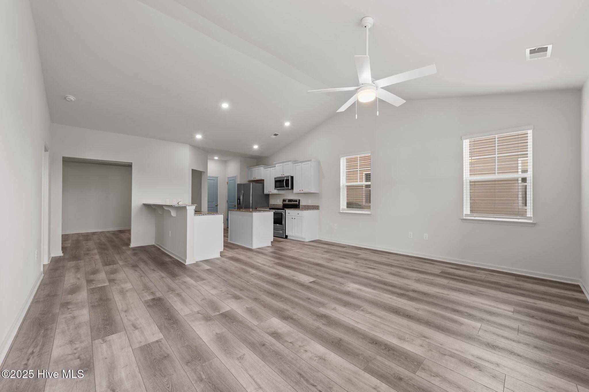 100533102 | Photo 17