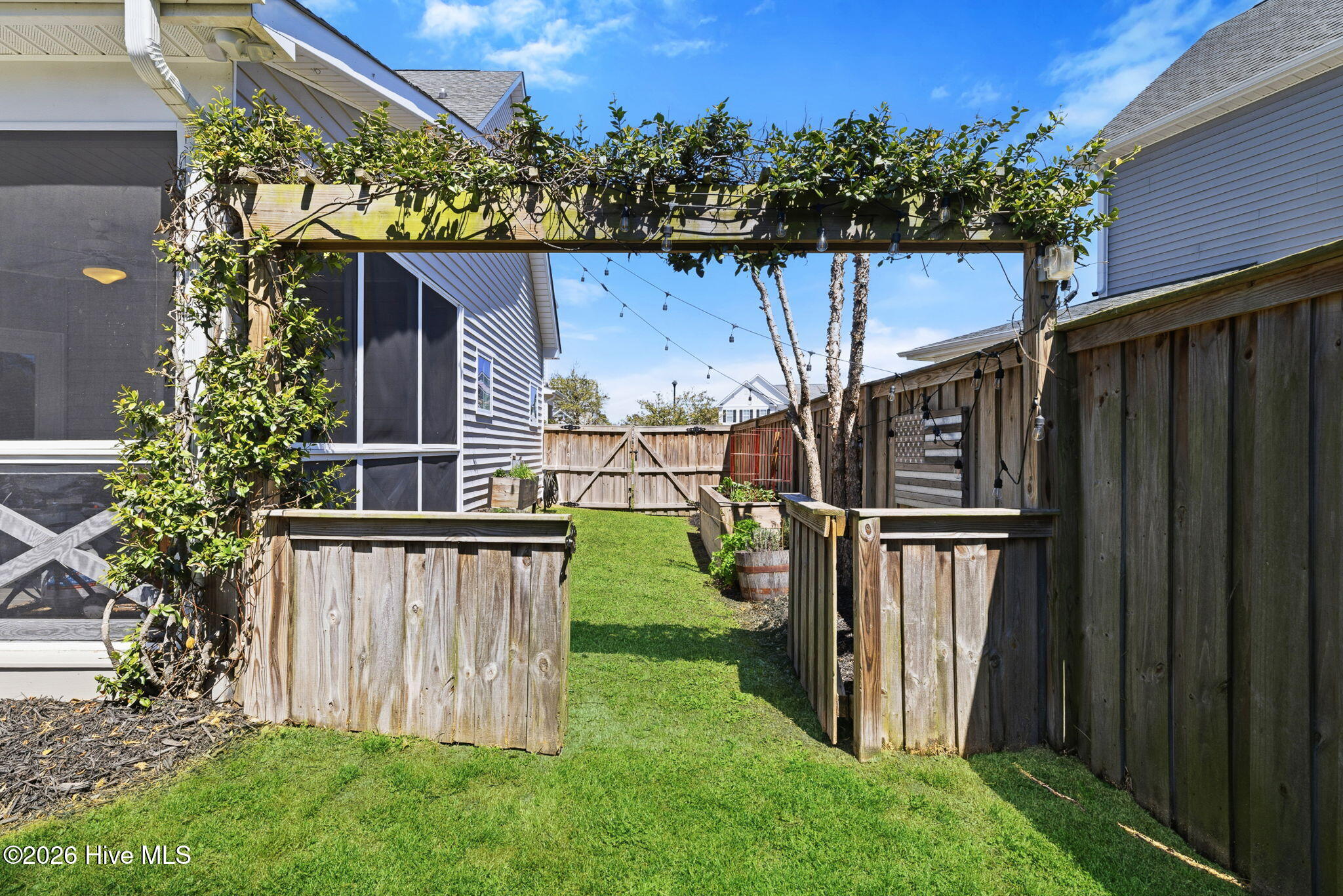 100565702 | Photo 37