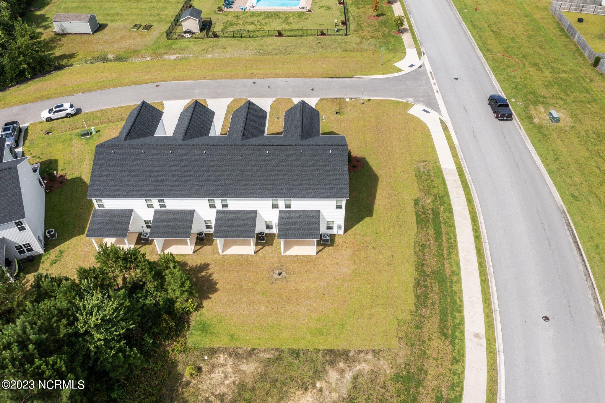 100570628 | Photo 24