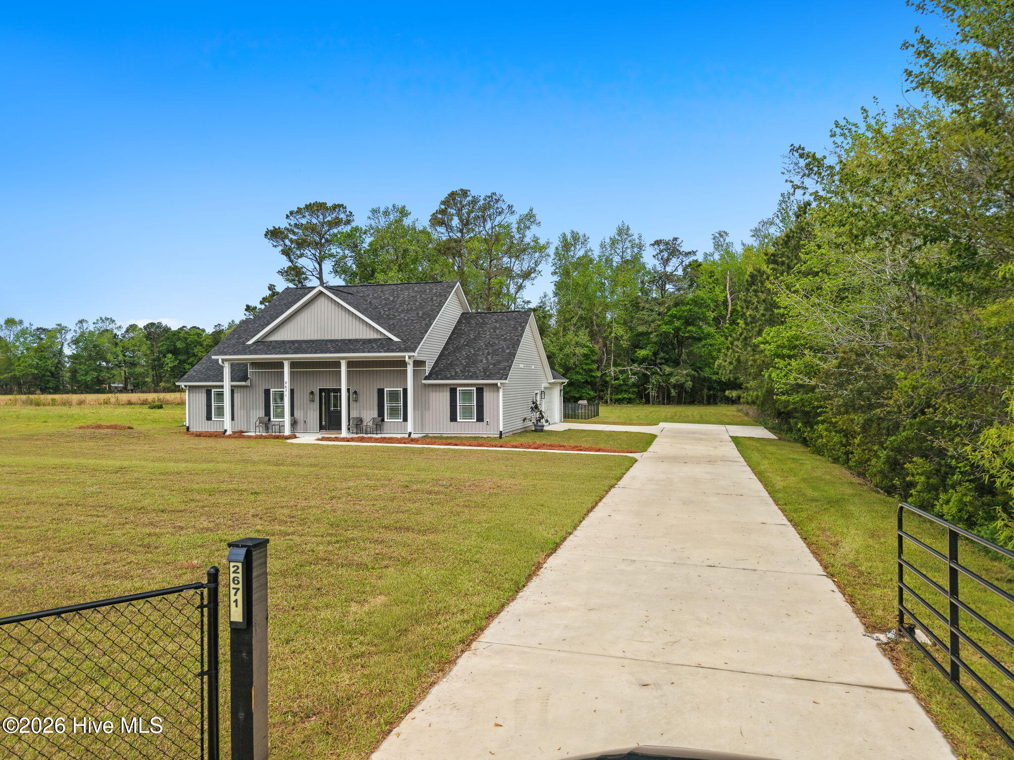 100565582 | Photo 53