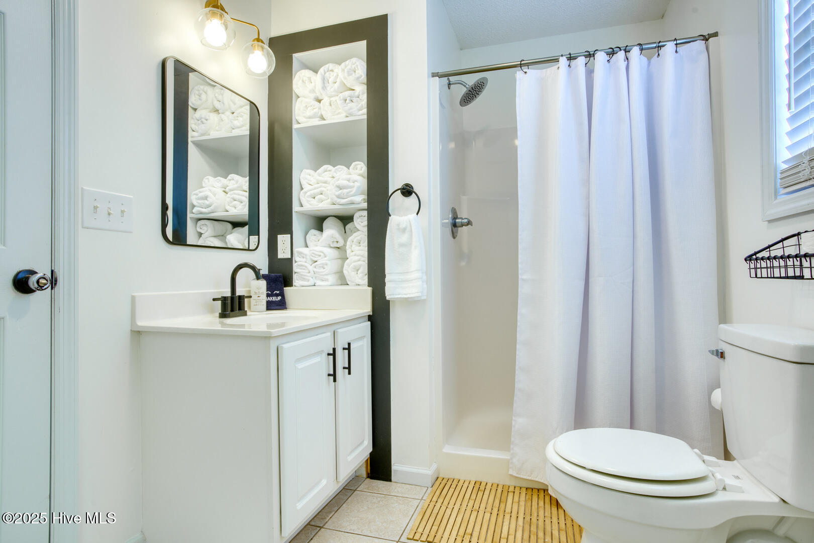 100535257 | Photo 25