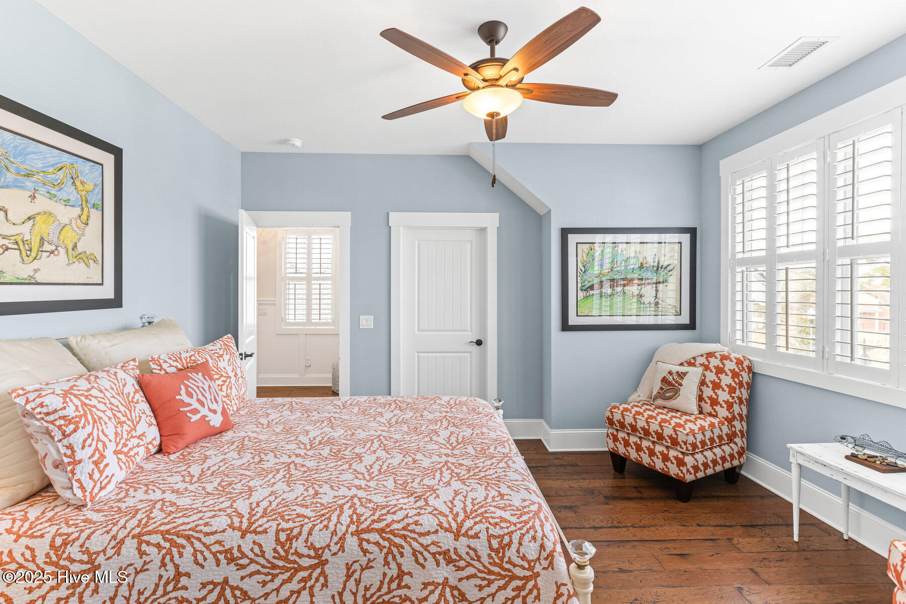 100544717 | Photo 33