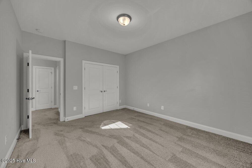 100542116 | Photo 24