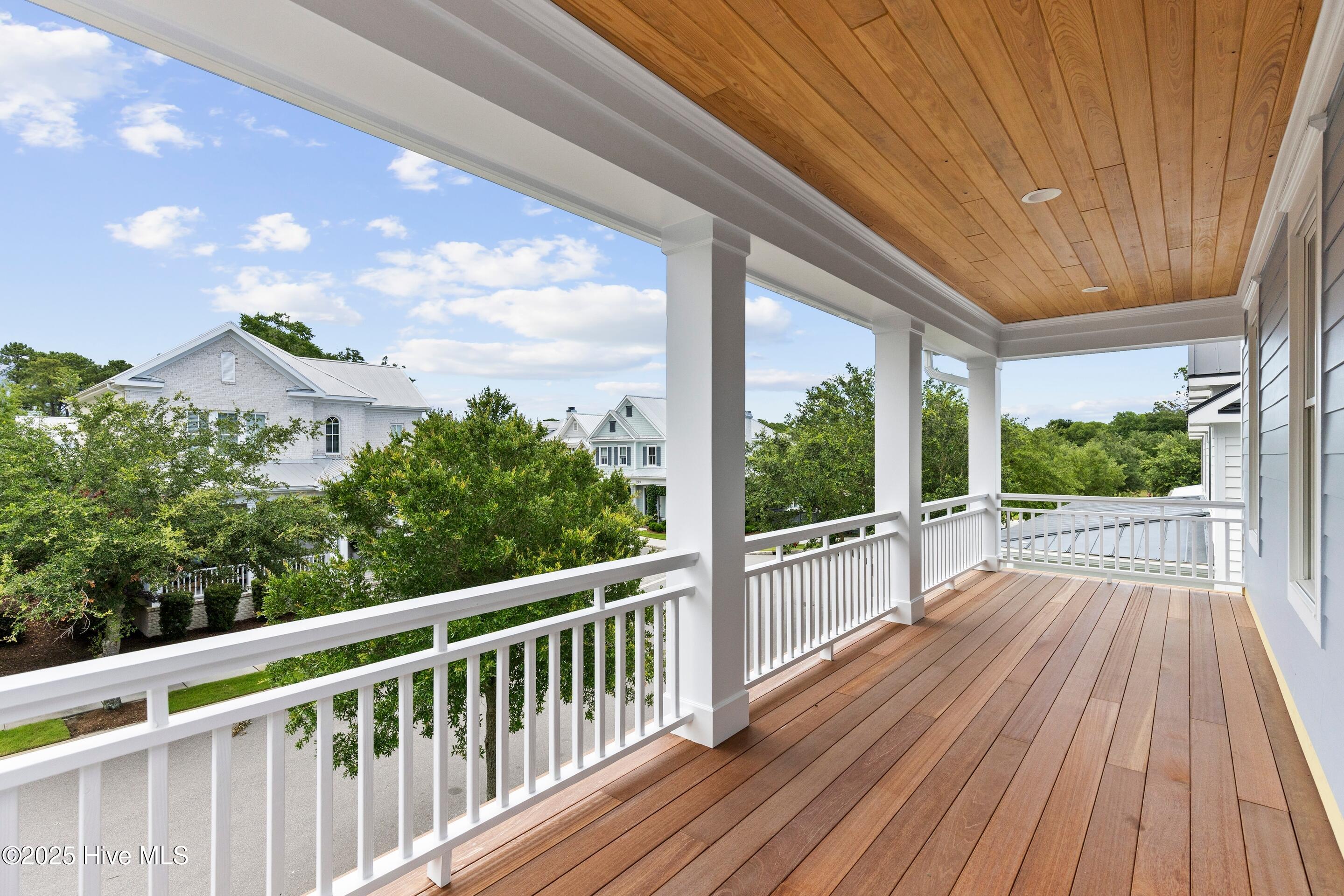 100542273 | Photo 56